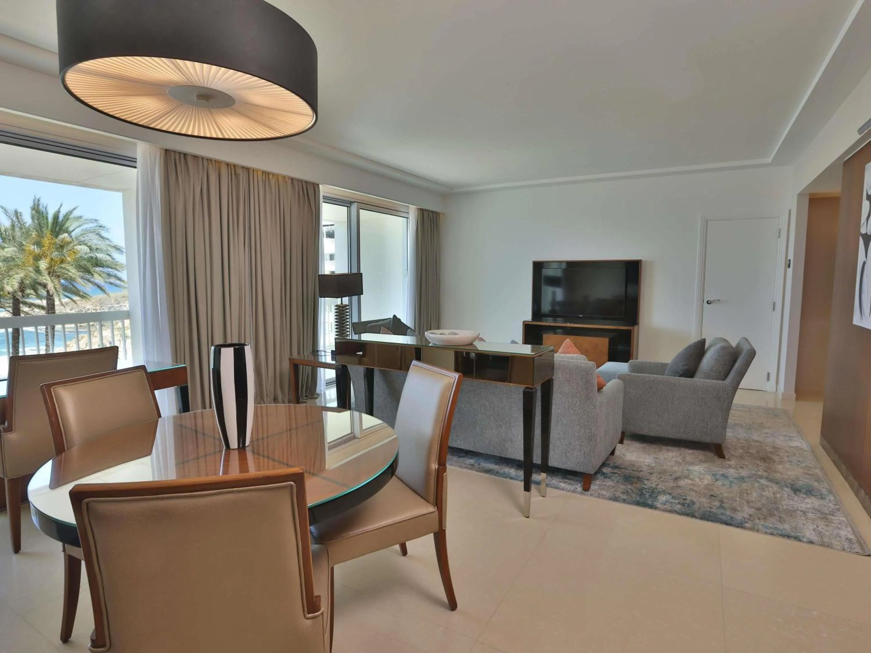 Photo of the whole room in Mövenpick Hotel Beirut