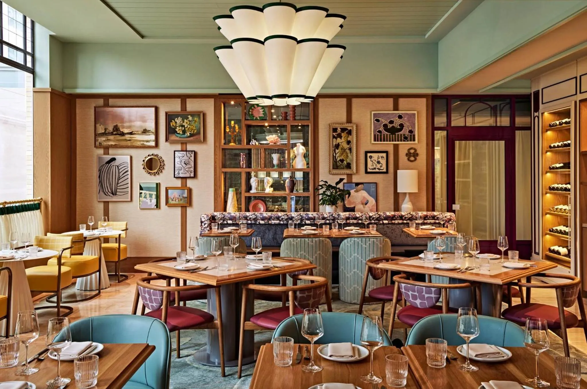 Restaurant/places to eat in Sutton Place Hotel Toronto