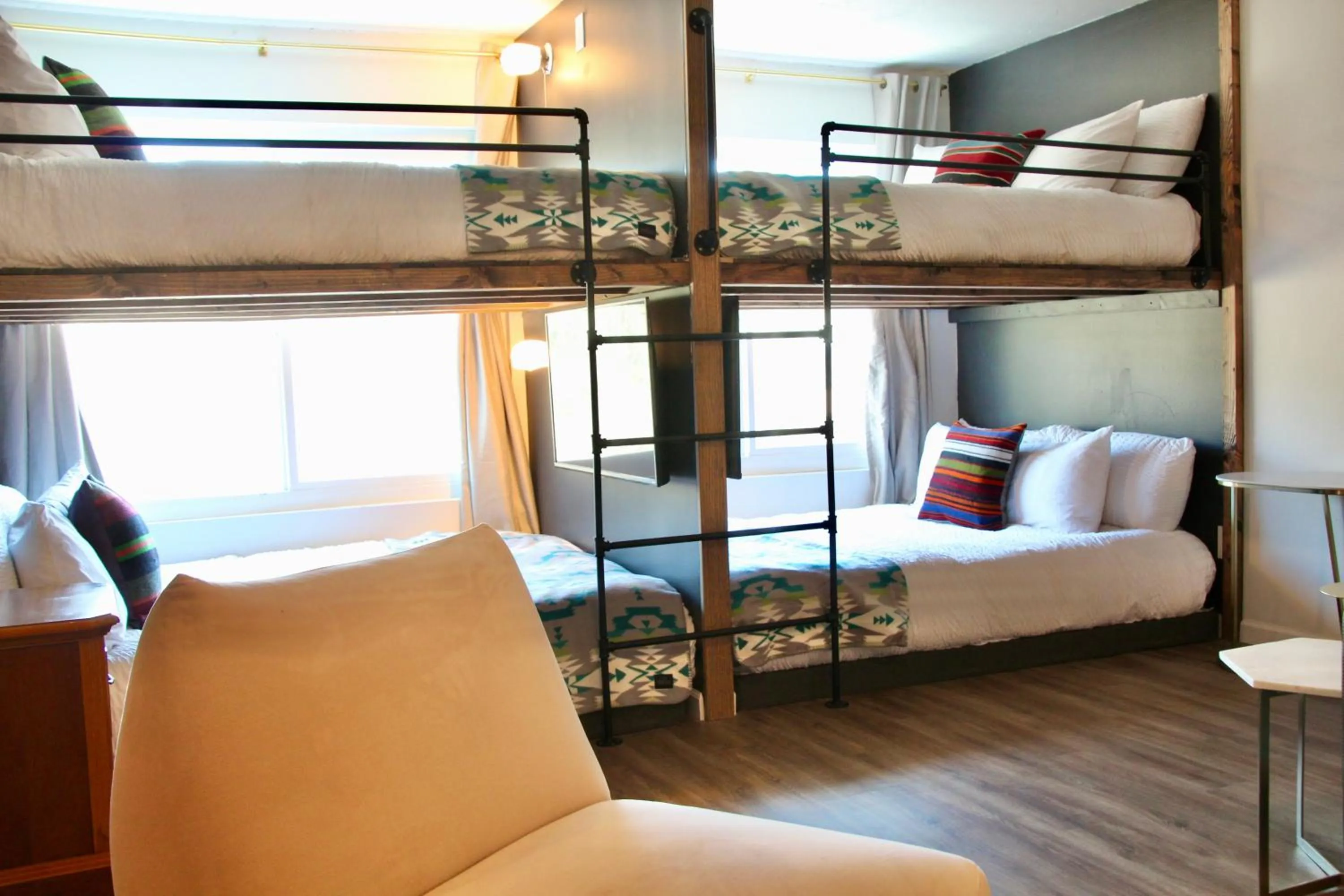 Bed in Sierra Blue Hotel & Swim Club