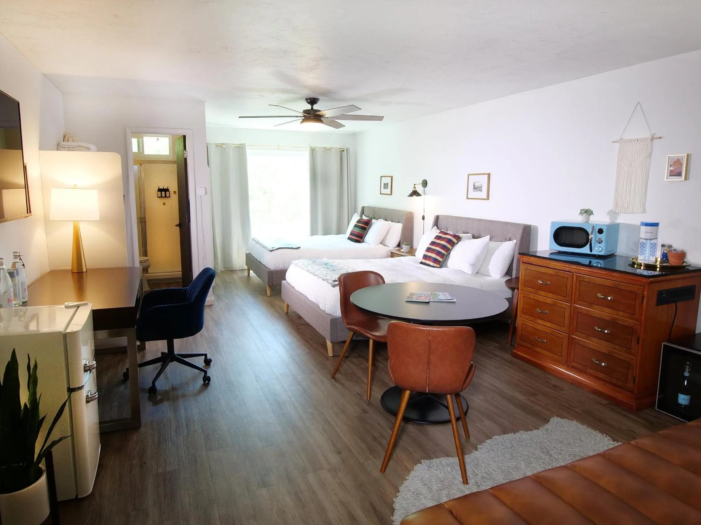 Bedroom, Bed in Sierra Blue Hotel & Swim Club