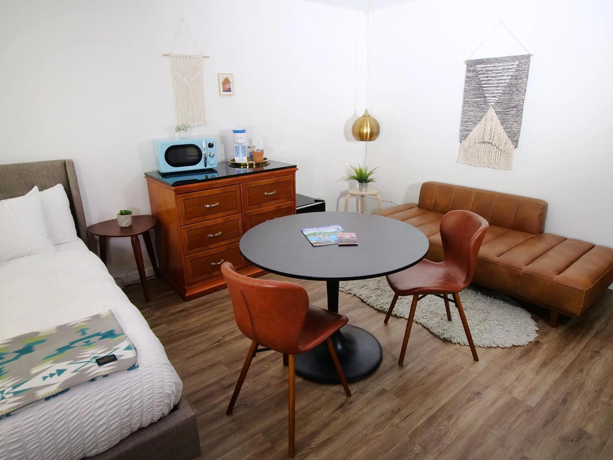 Dining area in Sierra Blue Hotel & Swim Club