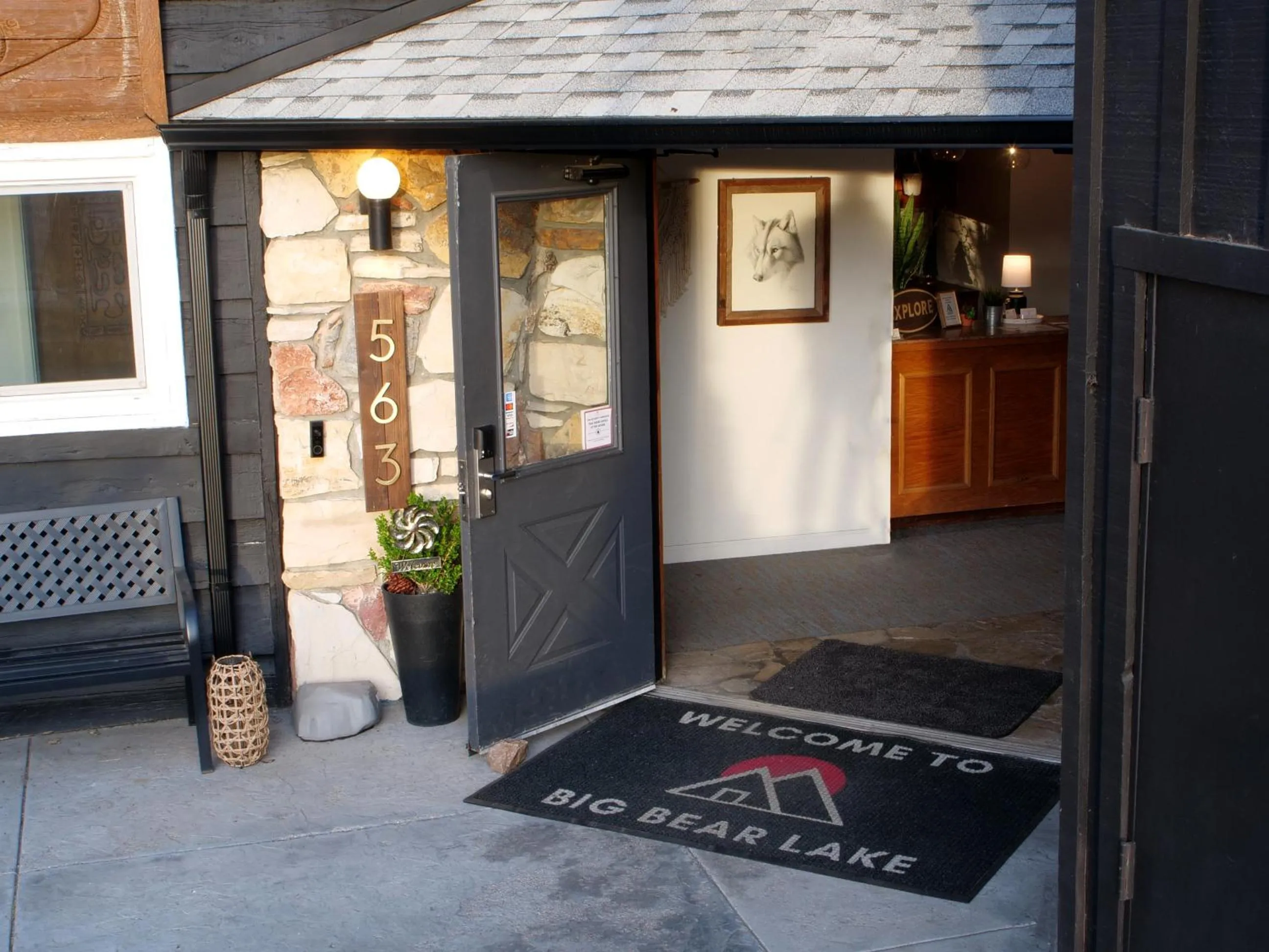 Facade/entrance in Sierra Blue Hotel & Swim Club