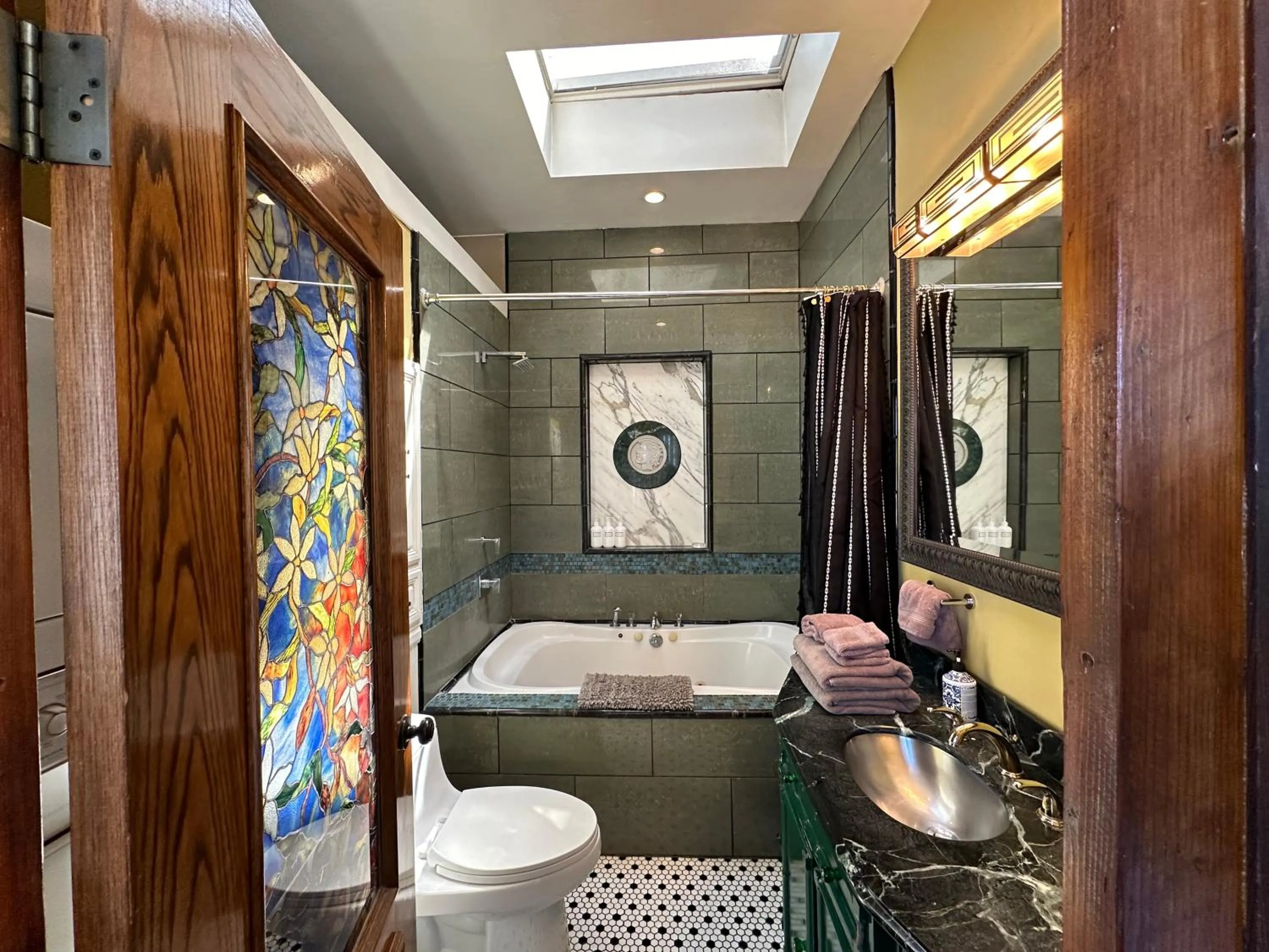 Bathroom, Bed in The Rosemary