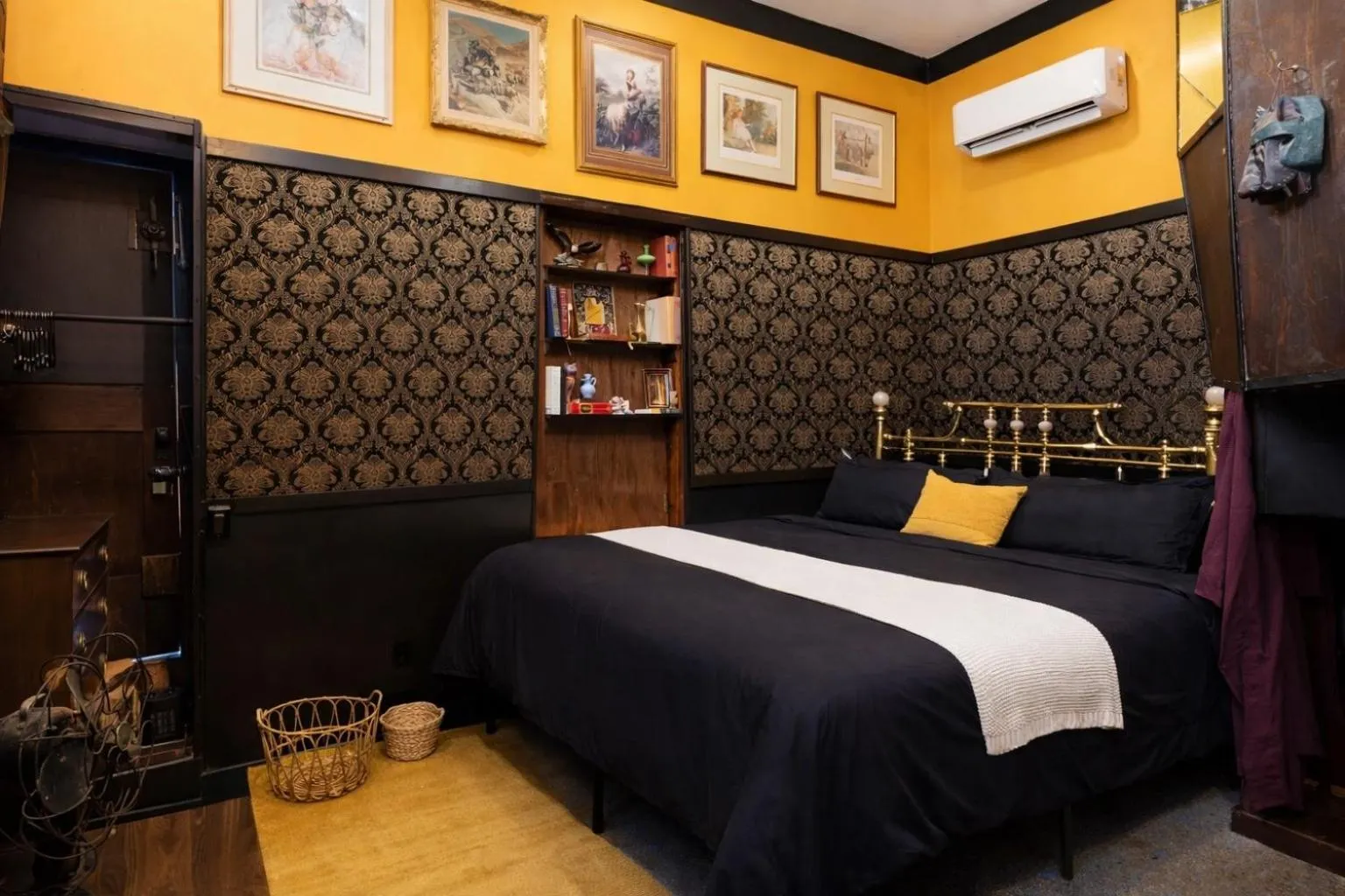 Bedroom, Bed in The Rosemary