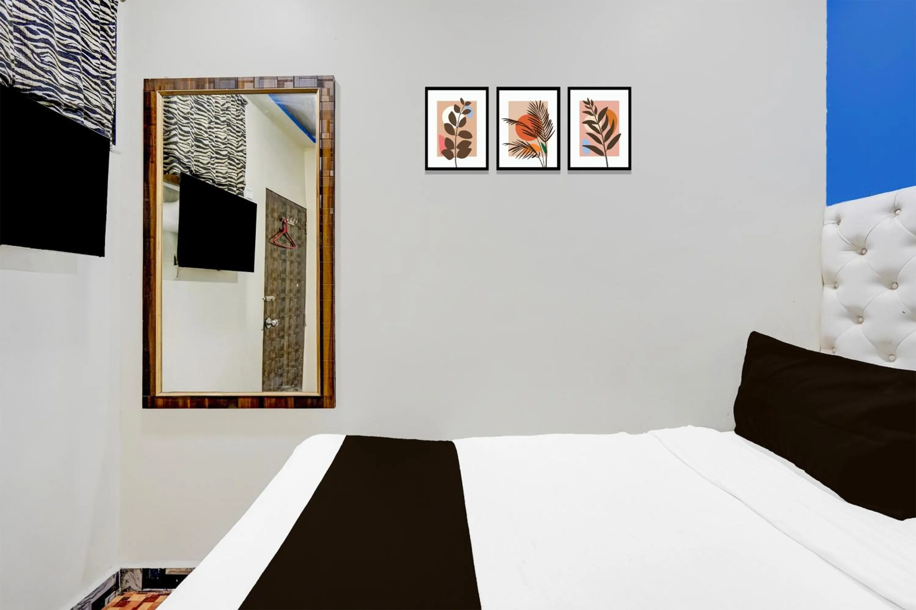 Bedroom, Bed in Hotel O The Om Sai Residency