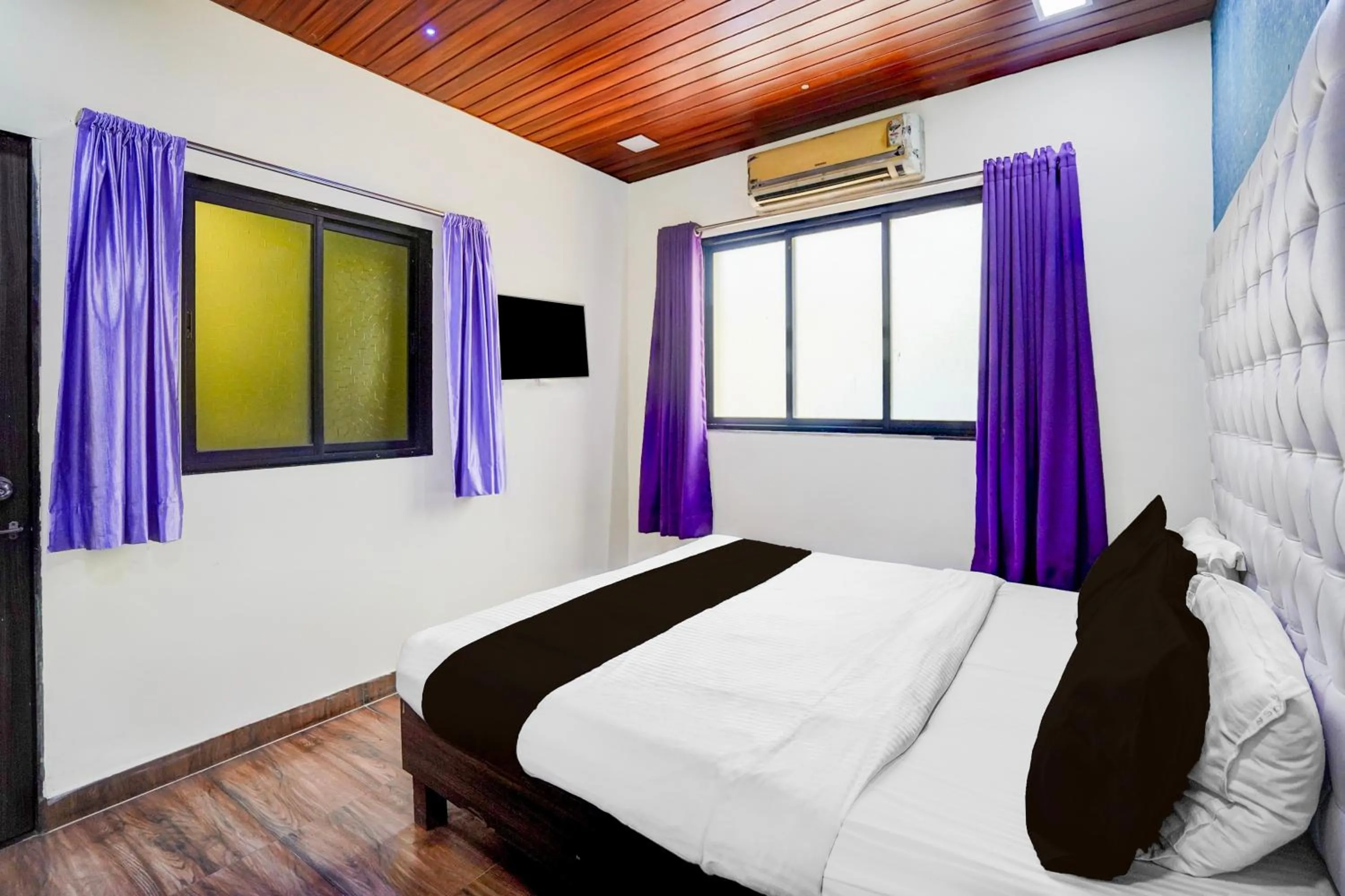 Bedroom, Bed in Hotel O The Om Sai Residency