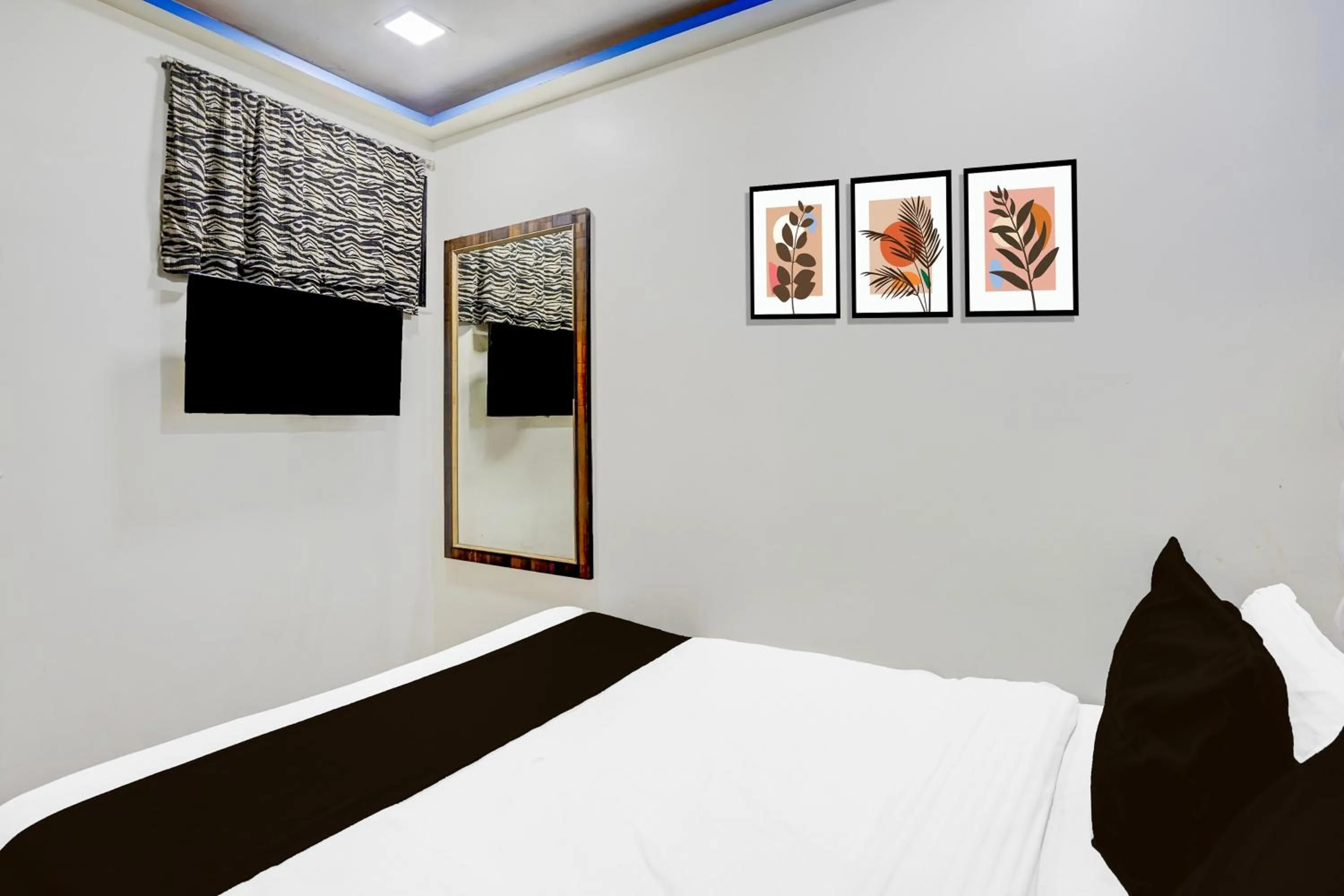 Bedroom, Bed in Hotel O The Om Sai Residency