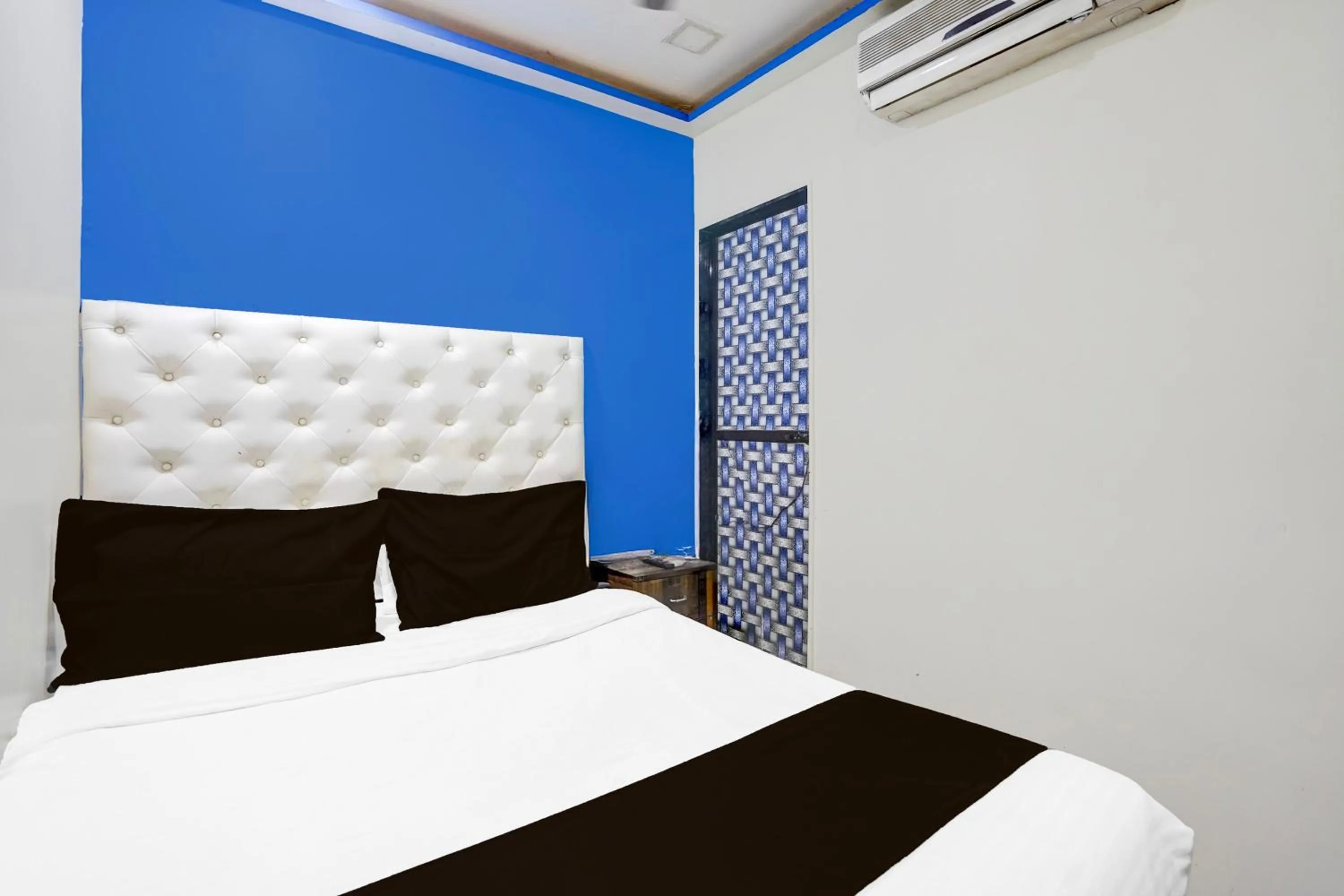 Bedroom, Bed in Hotel O The Om Sai Residency