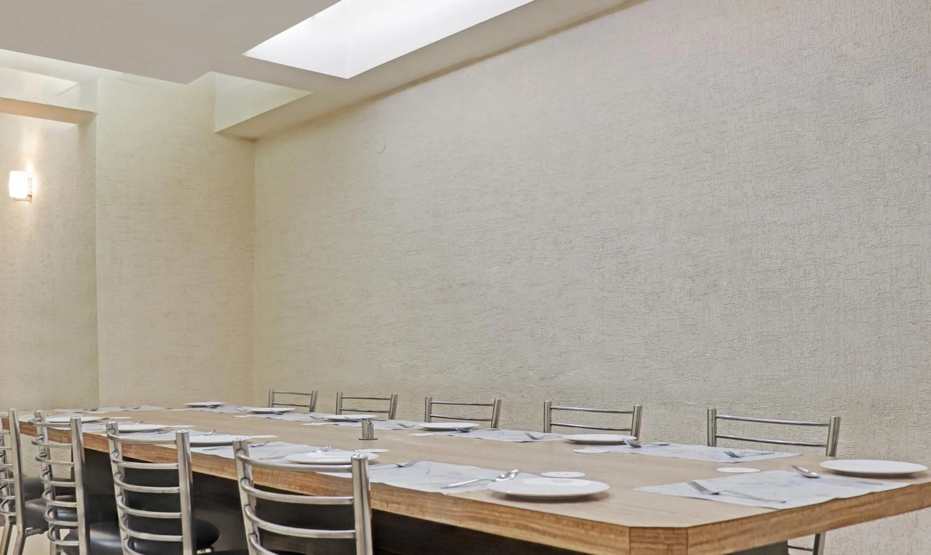 Dining area in Treebo Elite City Upper Bazar