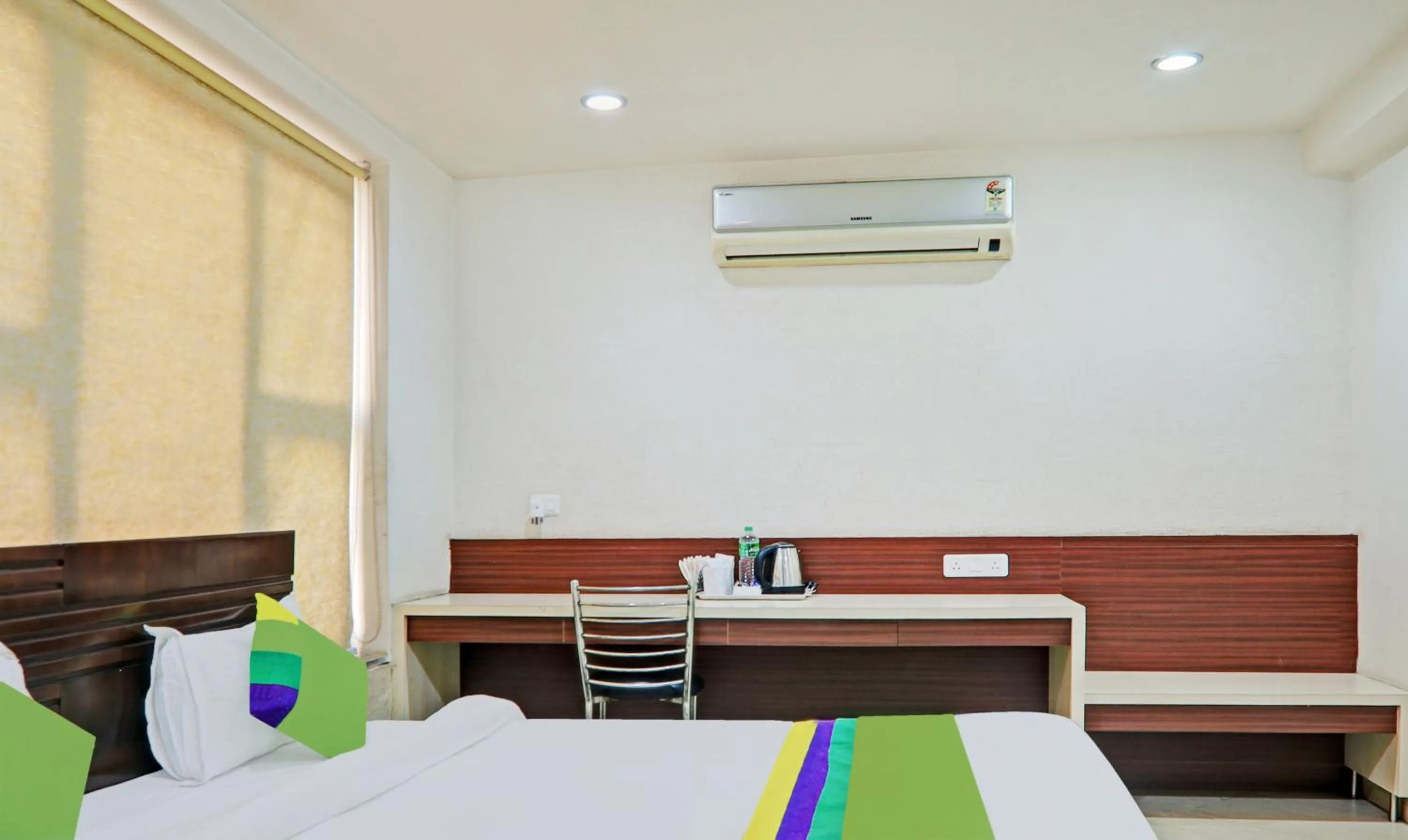 Bedroom in Treebo Elite City Upper Bazar