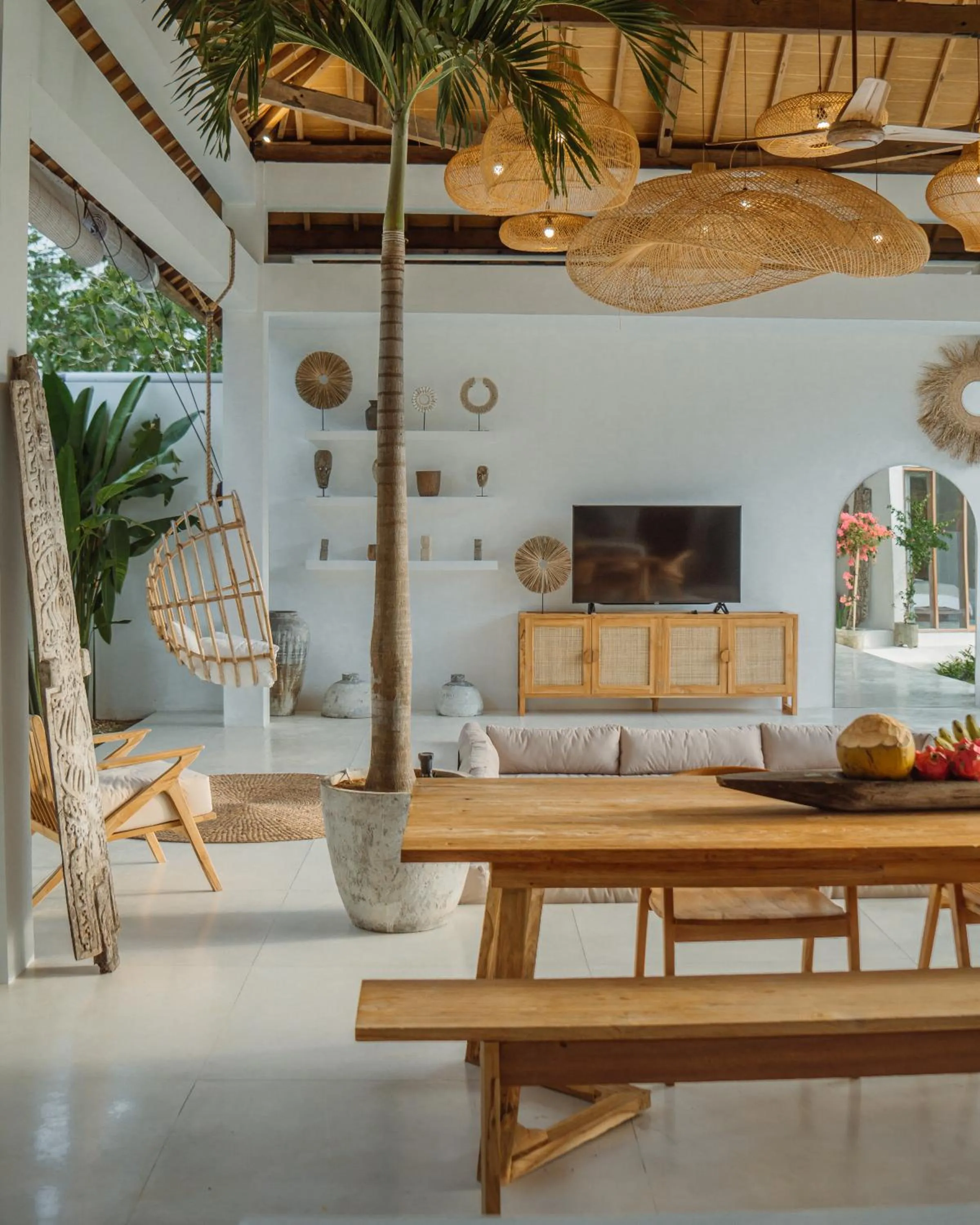 Communal lounge/ TV room in MODJO Villas Bingin