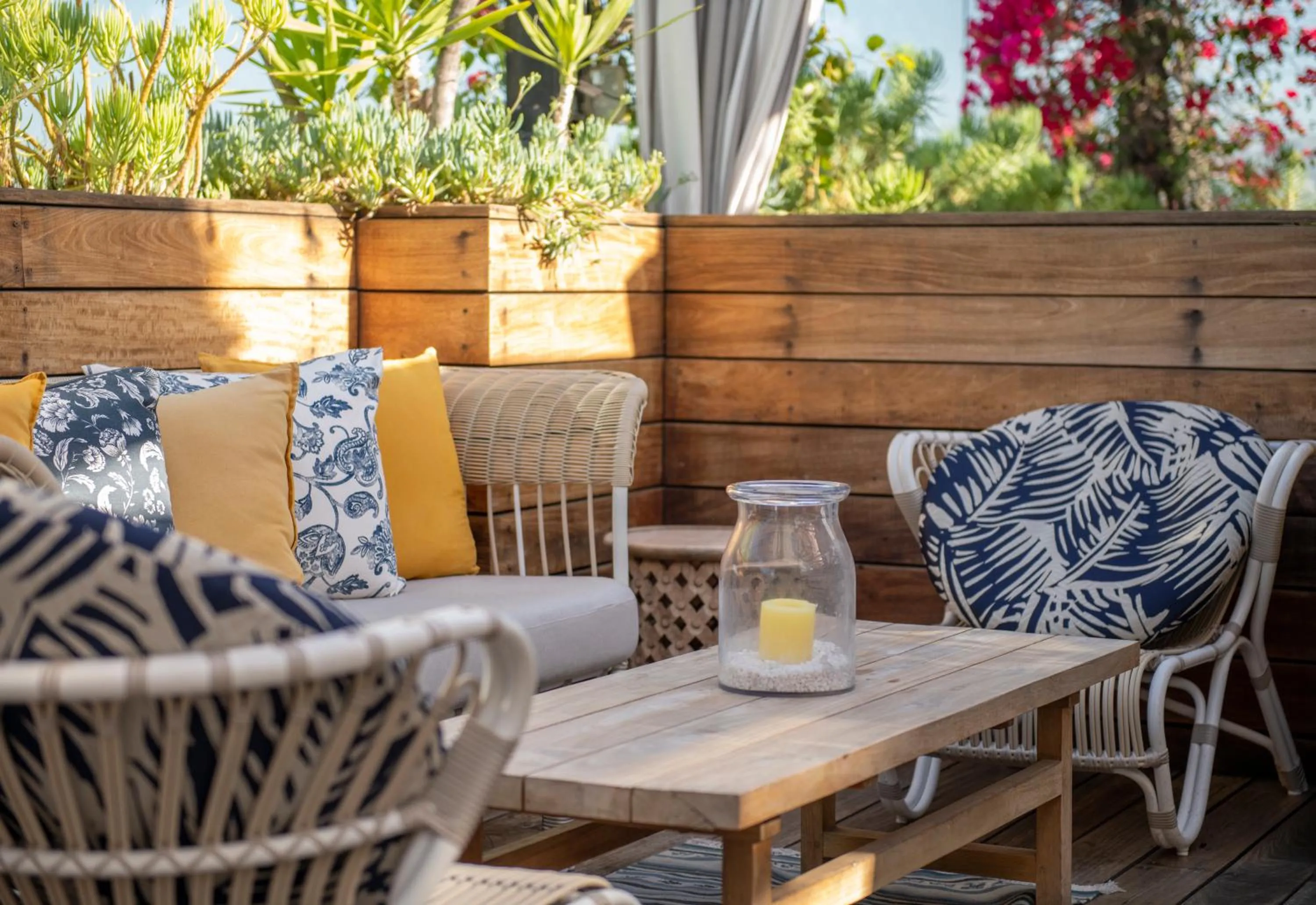 Lounge or bar in SIXTY Beverly Hills