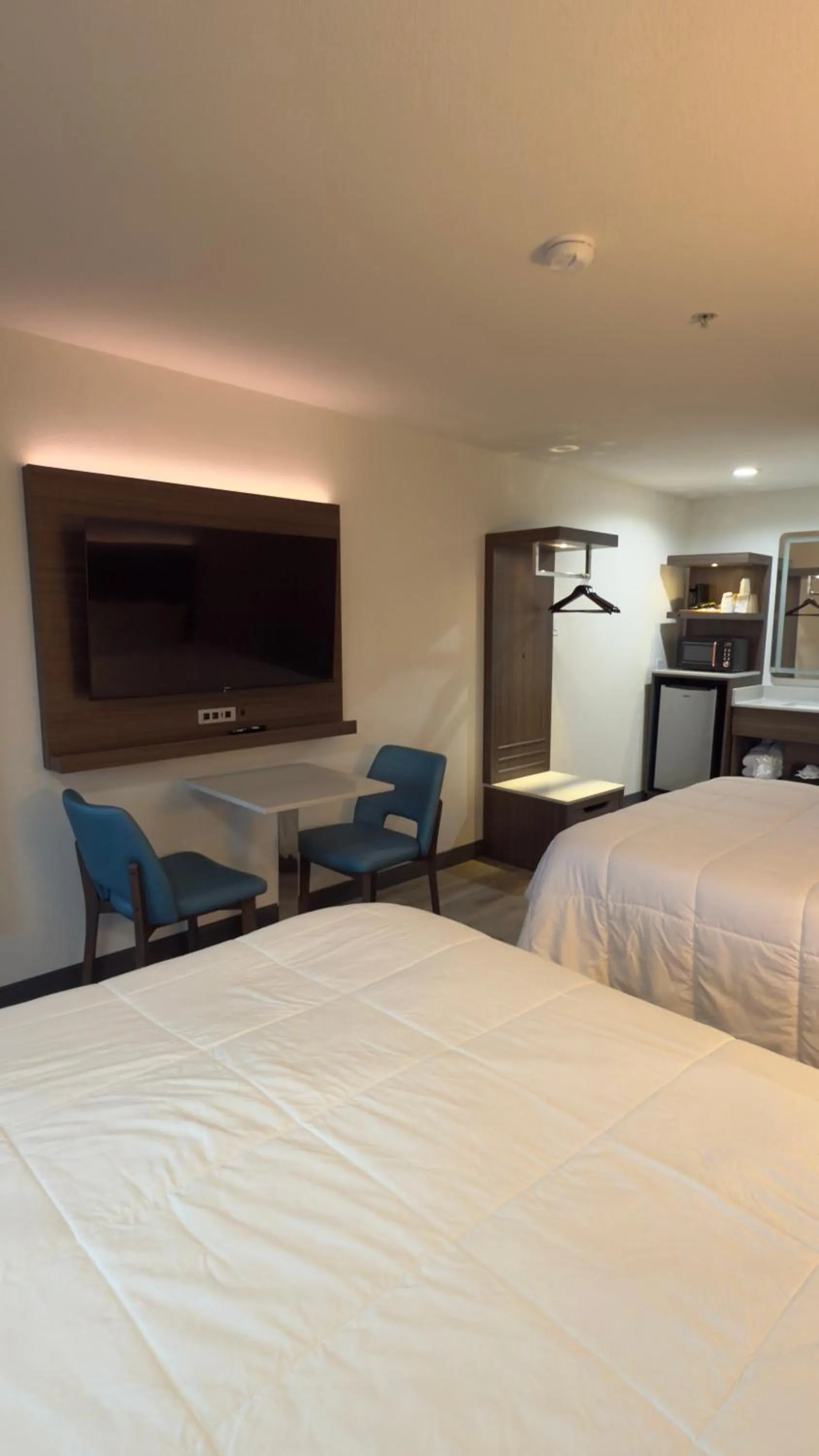 Bedroom, Bed in Mission Inn San Luis Obispo