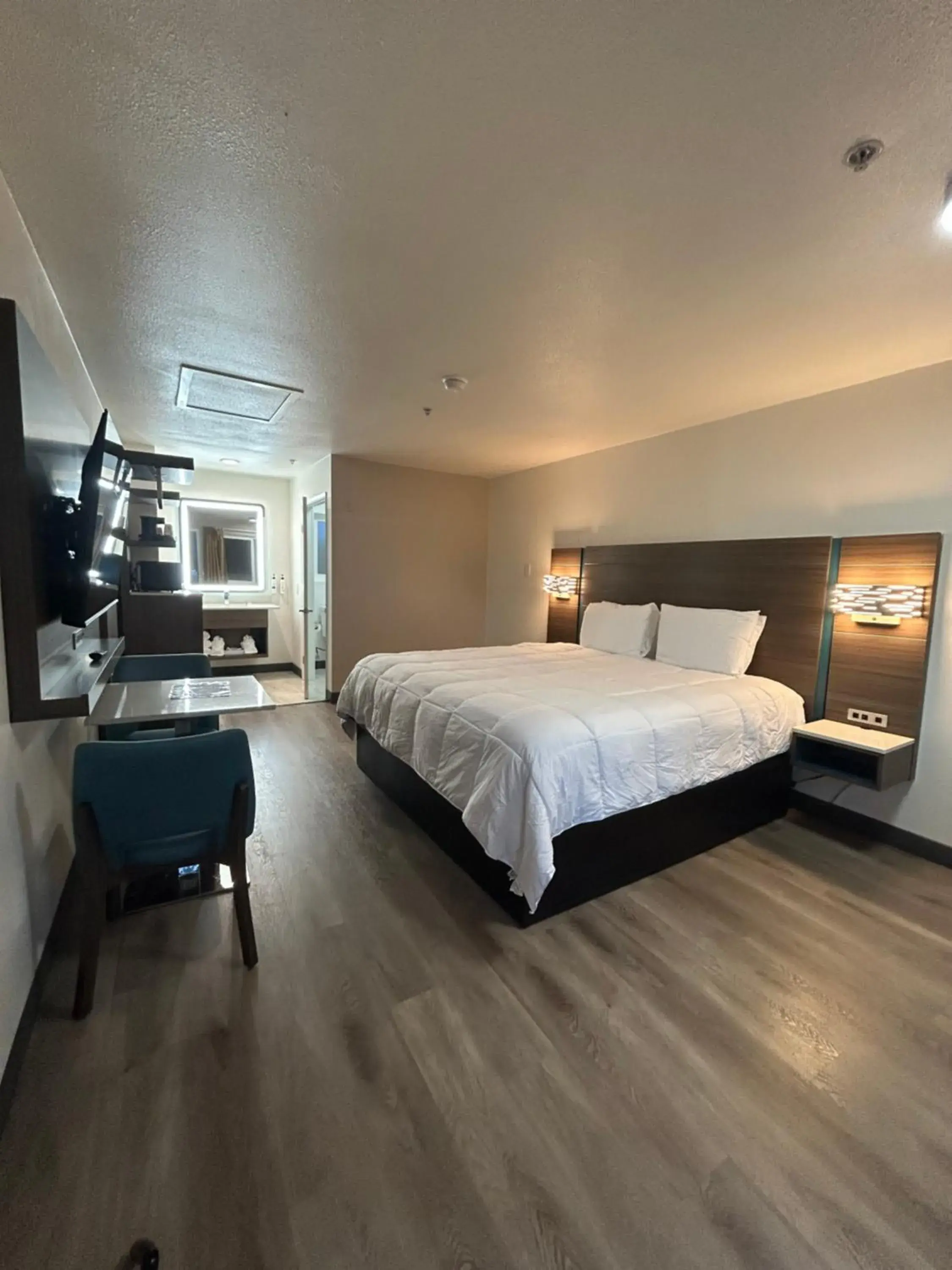 King Room- Non-Smoking in Mission Inn San Luis Obispo King Room- Non-Smoking in Mission Inn San Luis Obispo