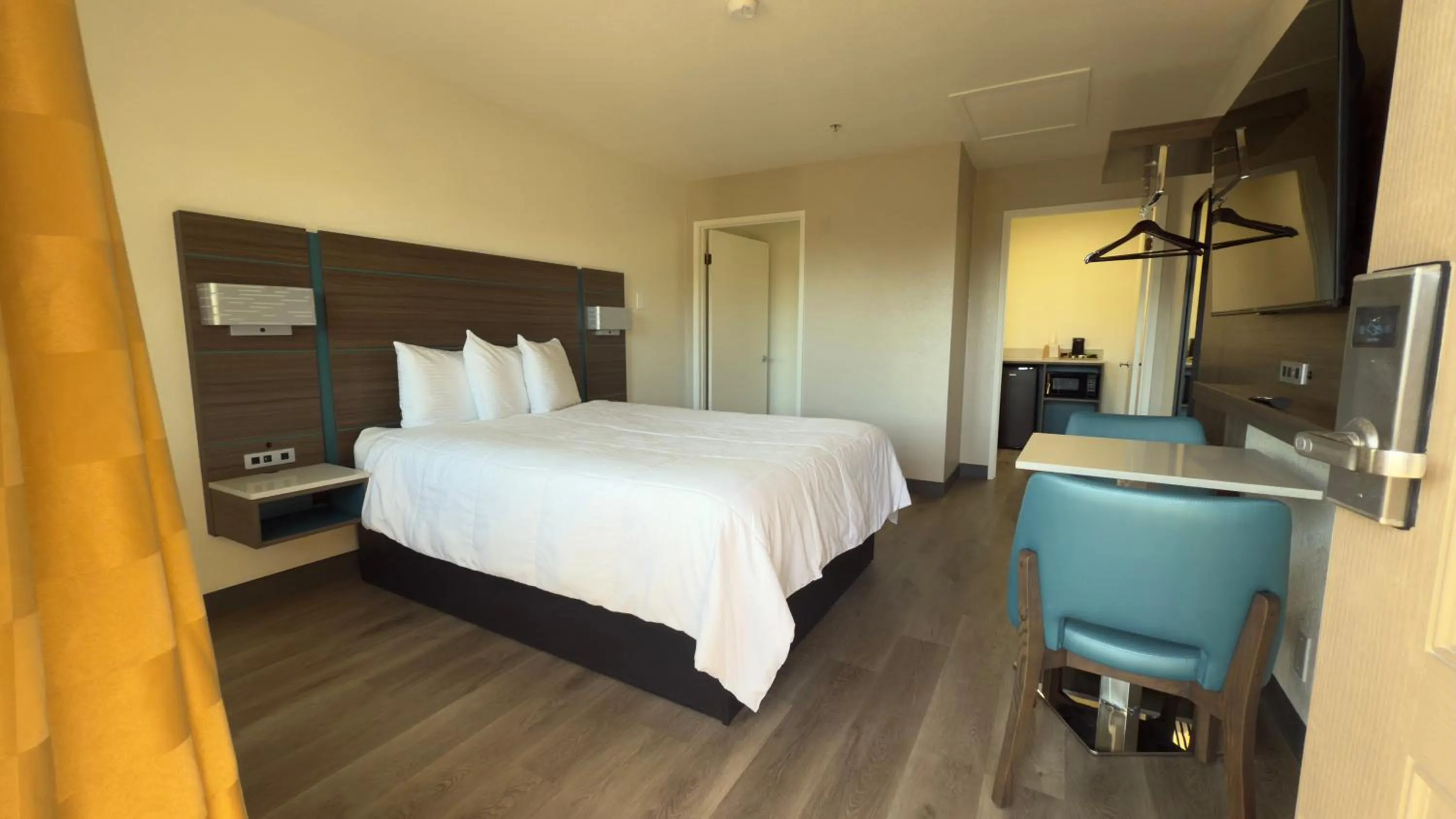 Bed in Mission Inn San Luis Obispo