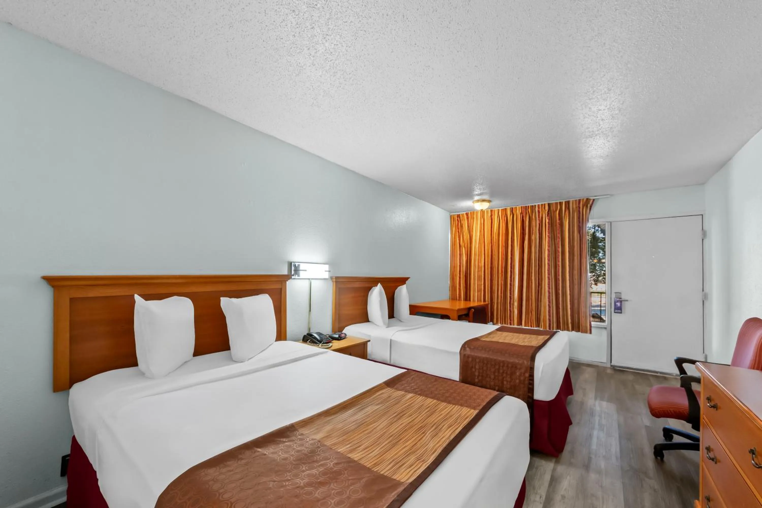 Bed in Knights Inn San Antonio near Frost Bank Center