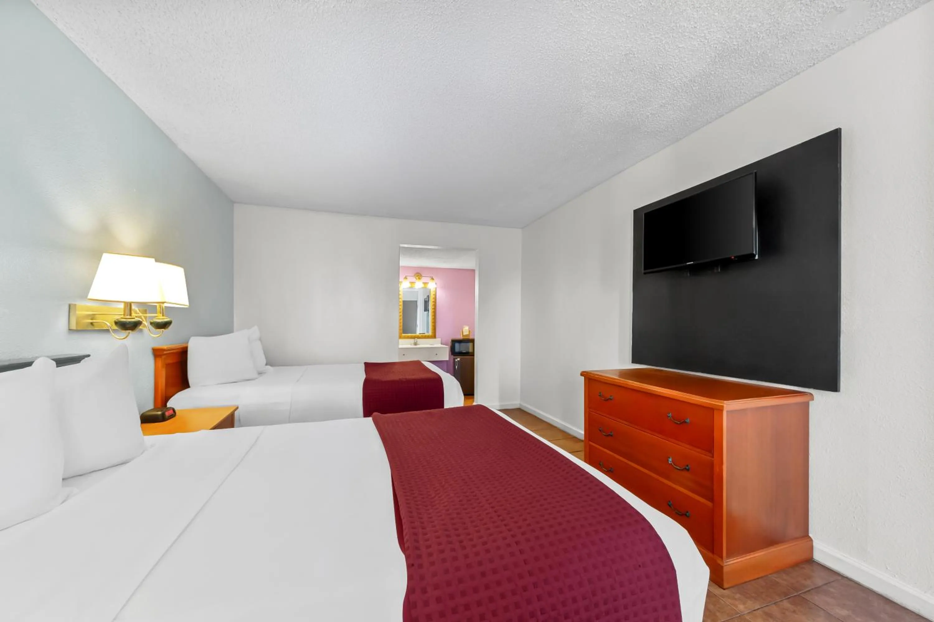 Bed in Knights Inn San Antonio near Frost Bank Center