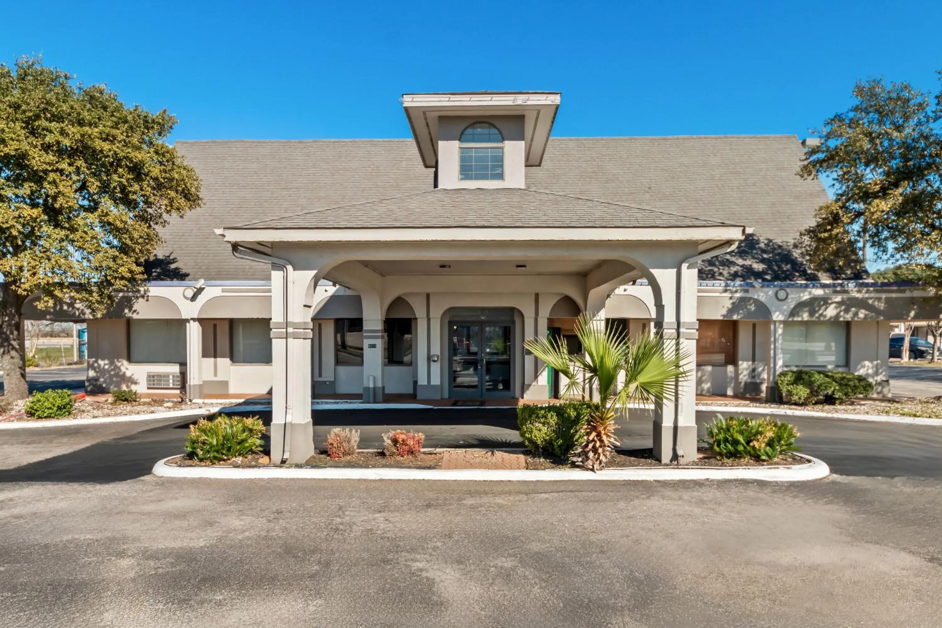 Property building in Knights Inn San Antonio near Frost Bank Center