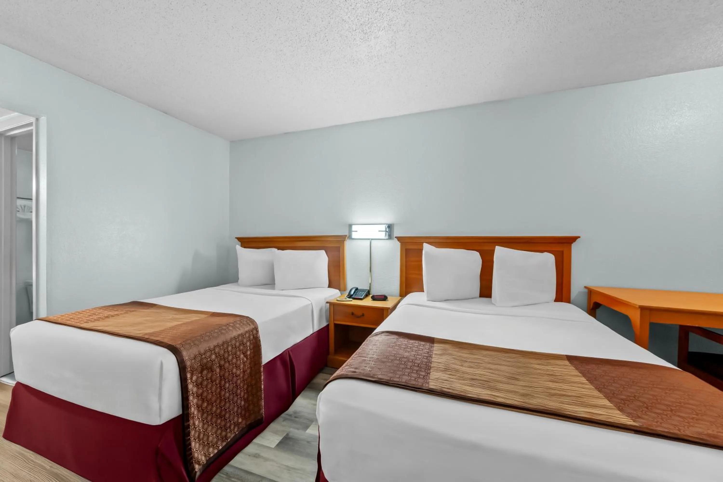 Bed in Knights Inn San Antonio near Frost Bank Center