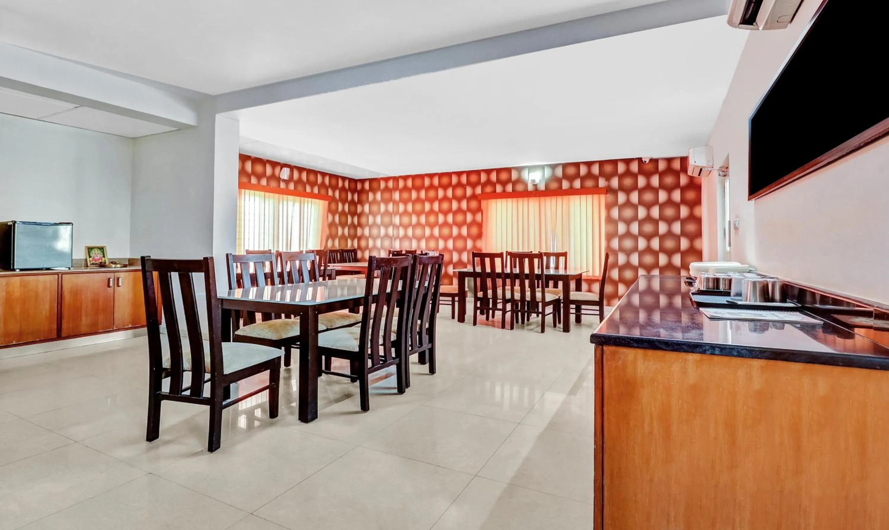 Restaurant/places to eat in Treebo The Grand Skyla Marathahalli