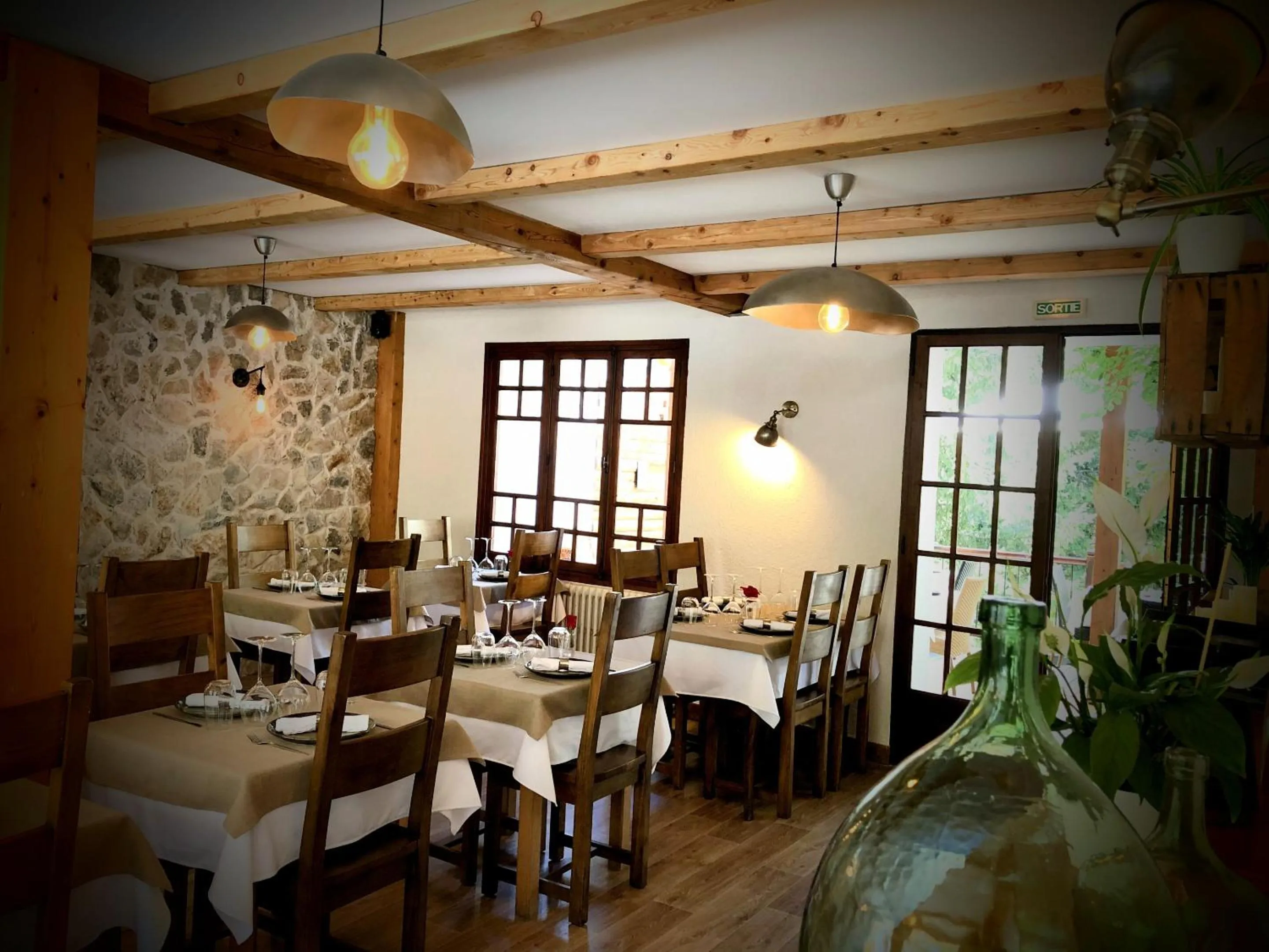 Dining area in Auberge Saint Antoine