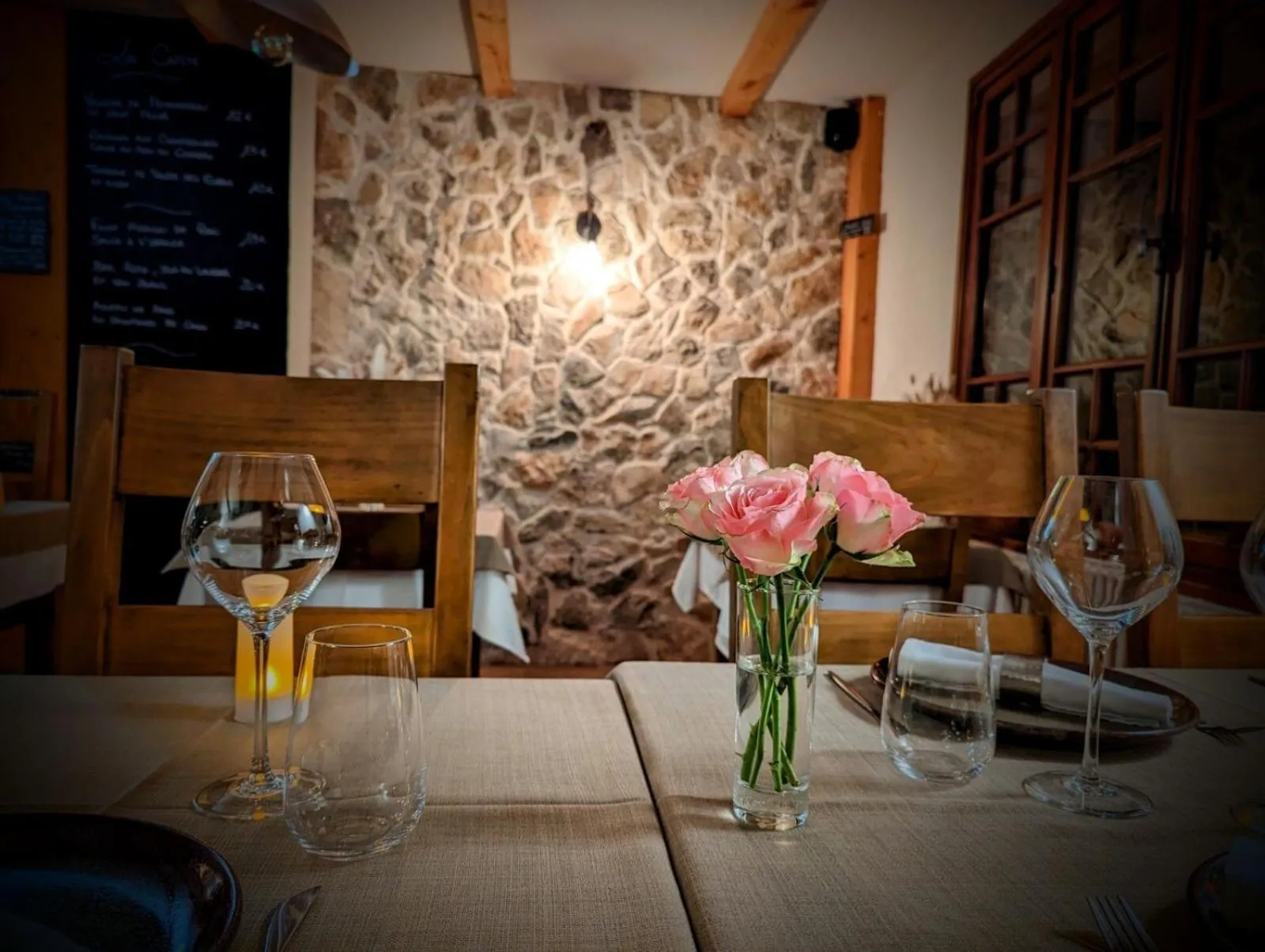 Dining area in Auberge Saint Antoine