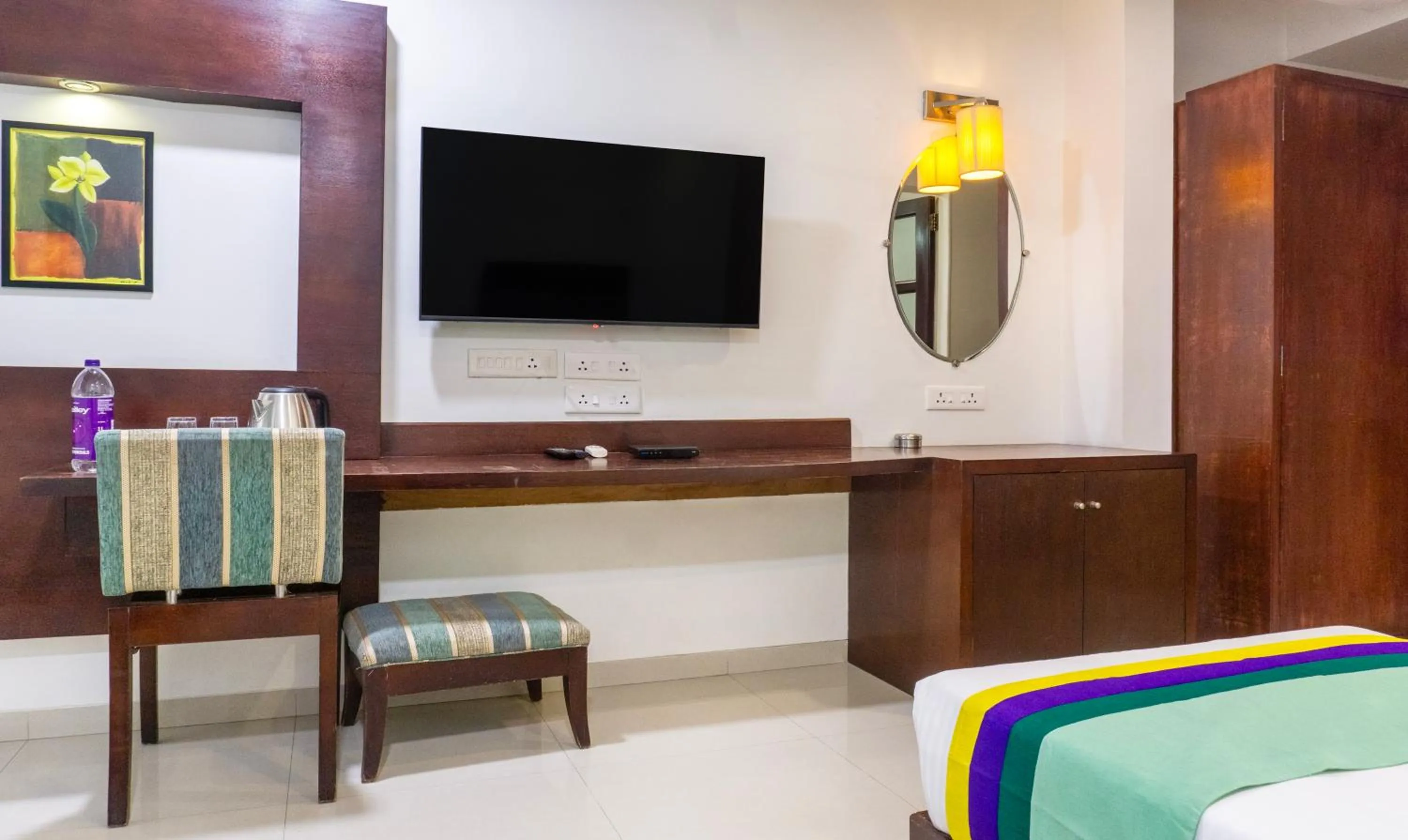 Bedroom in Treebo Bhairavee, Baner