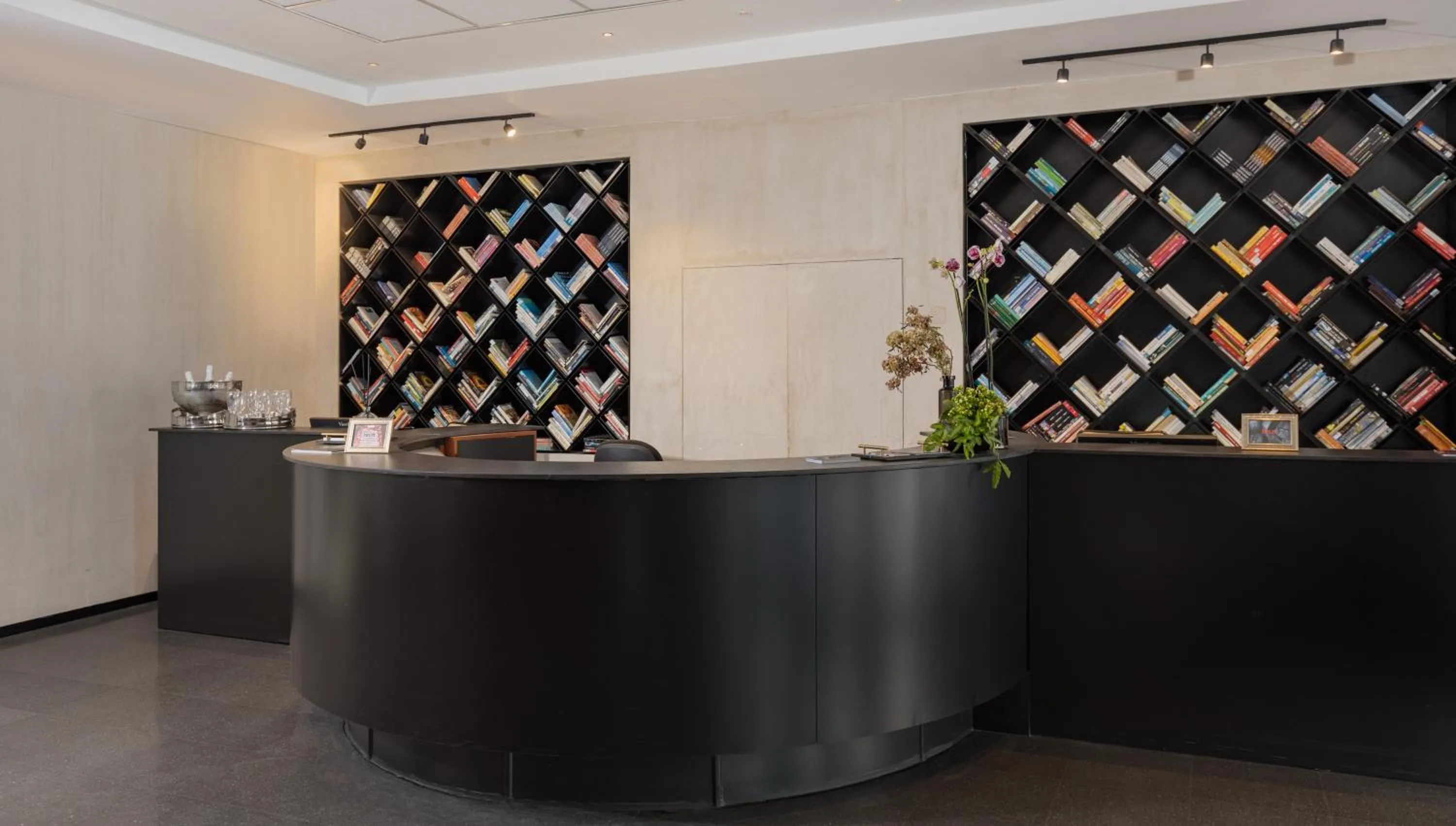 Lobby or reception in Brown Brut Seafront Hotel, a member of Brown Hotels