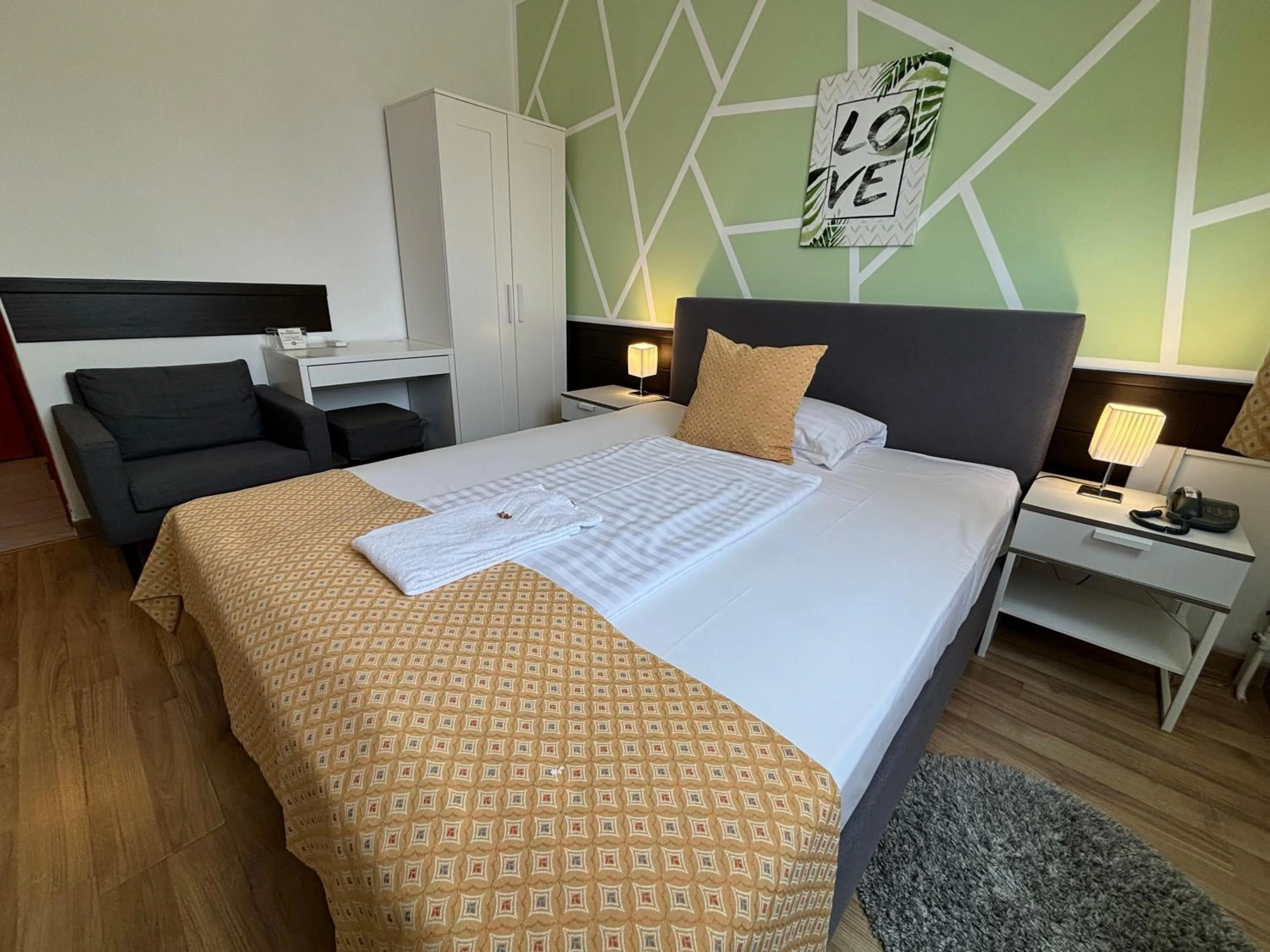 Bed in Hotel Gloria Budapest City Center