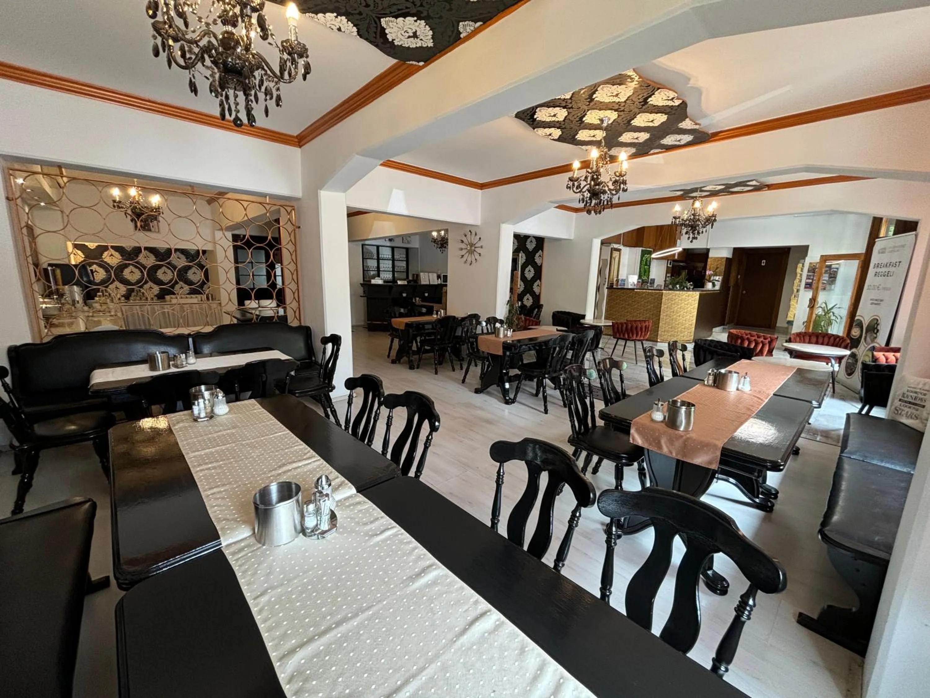 Restaurant/places to eat in Hotel Gloria Budapest City Center