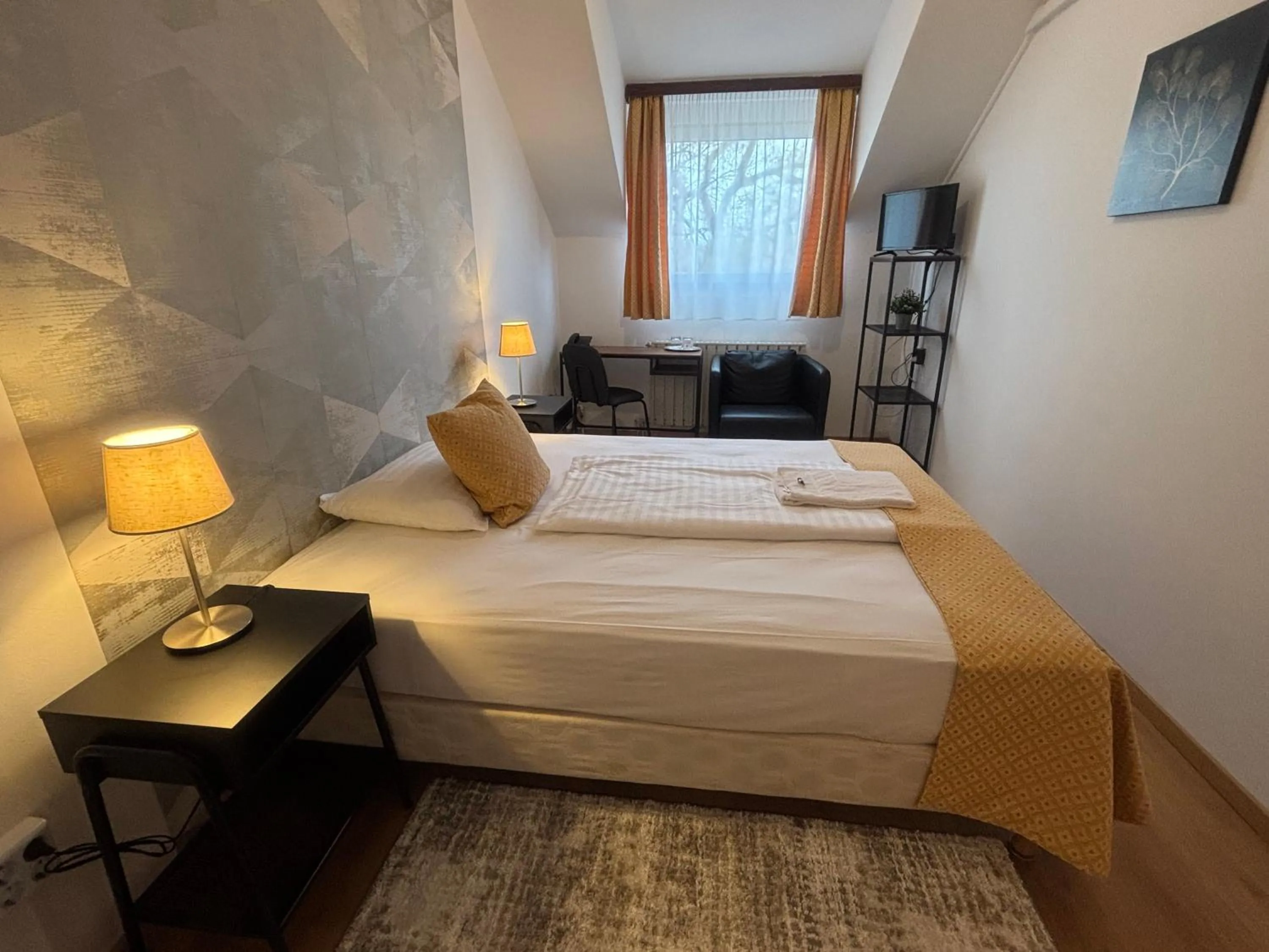 Bed in Hotel Gloria Budapest City Center