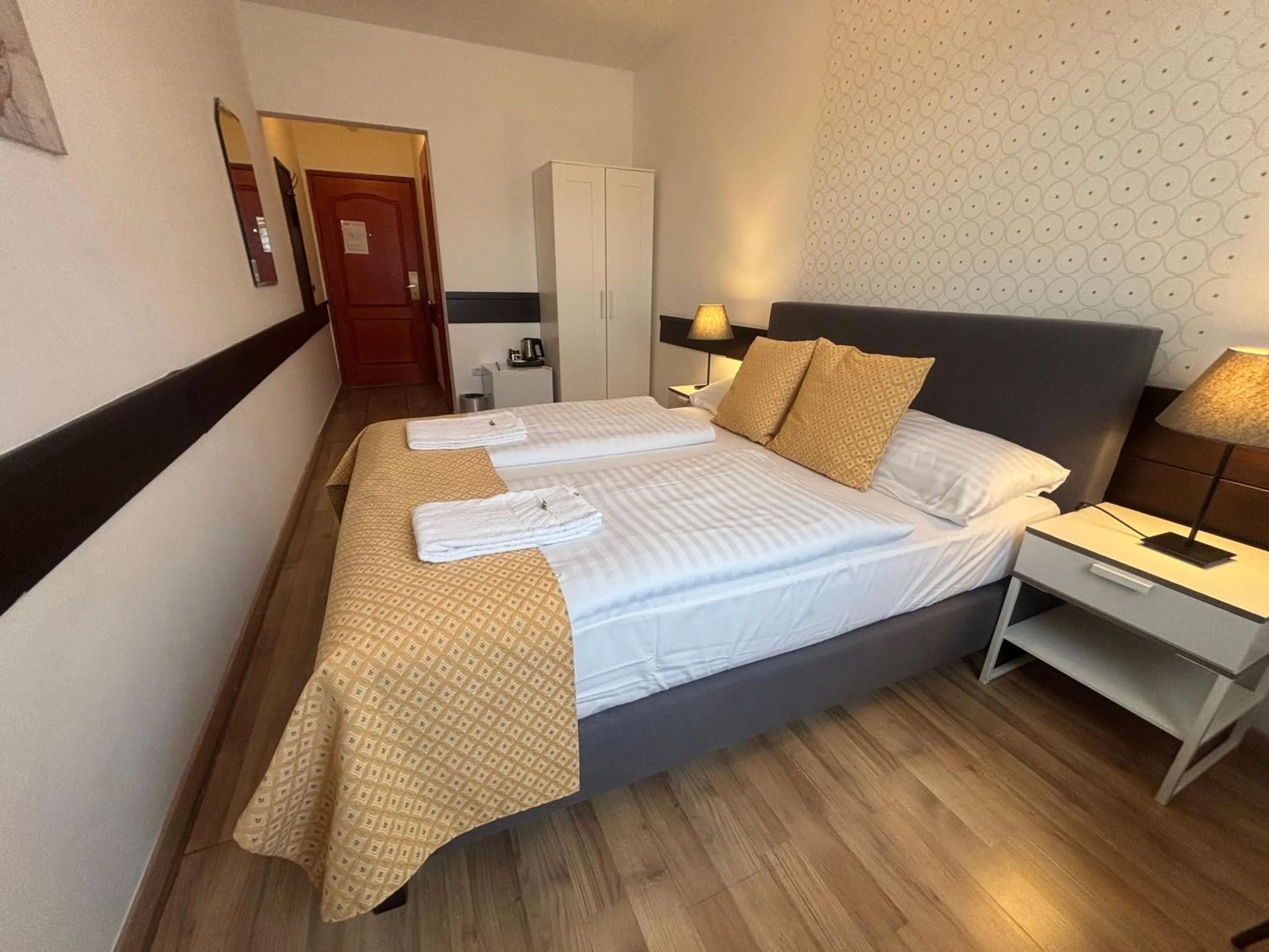 Bed in Hotel Gloria Budapest City Center