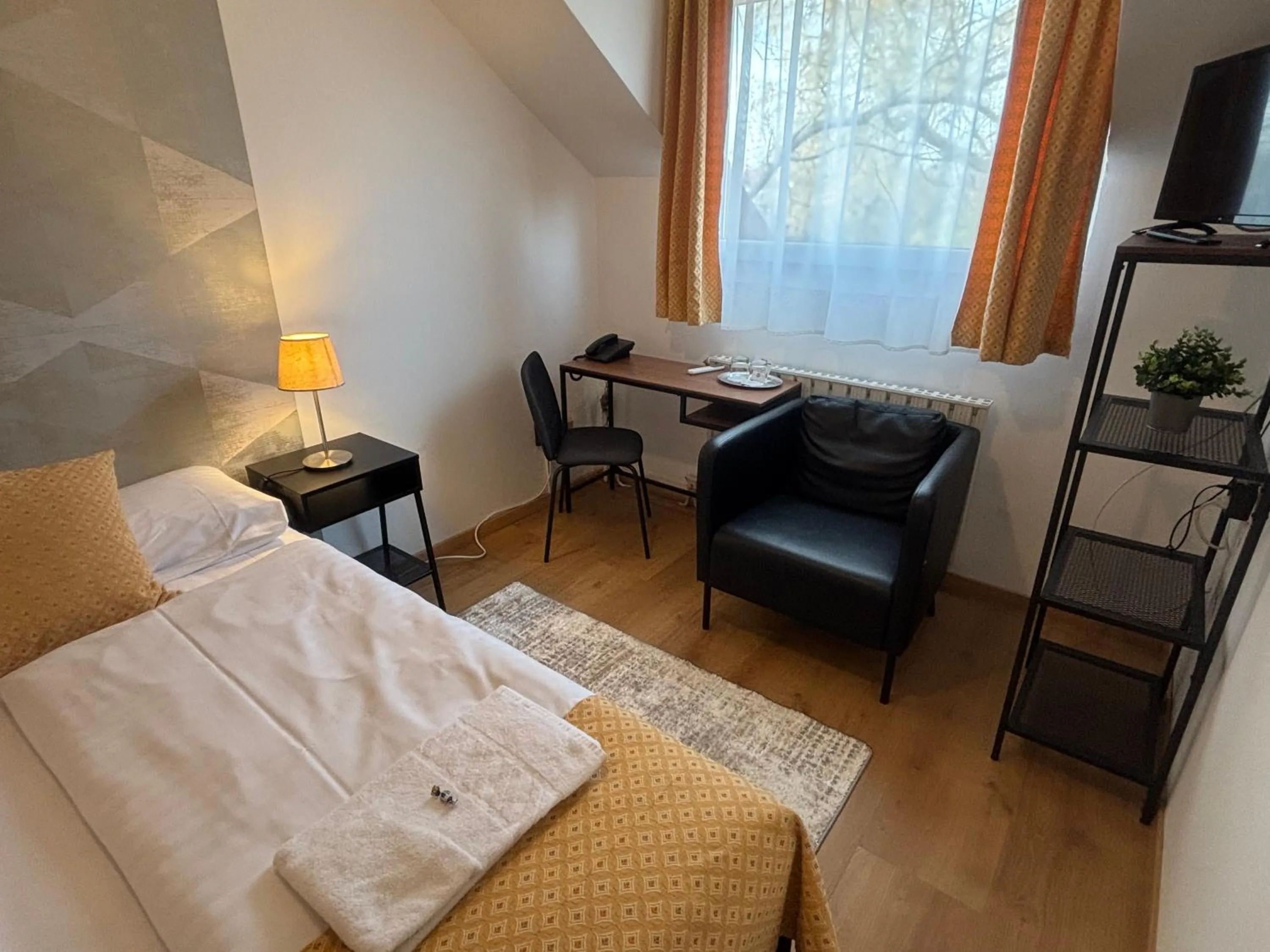 TV and multimedia, Bed in Hotel Gloria Budapest City Center