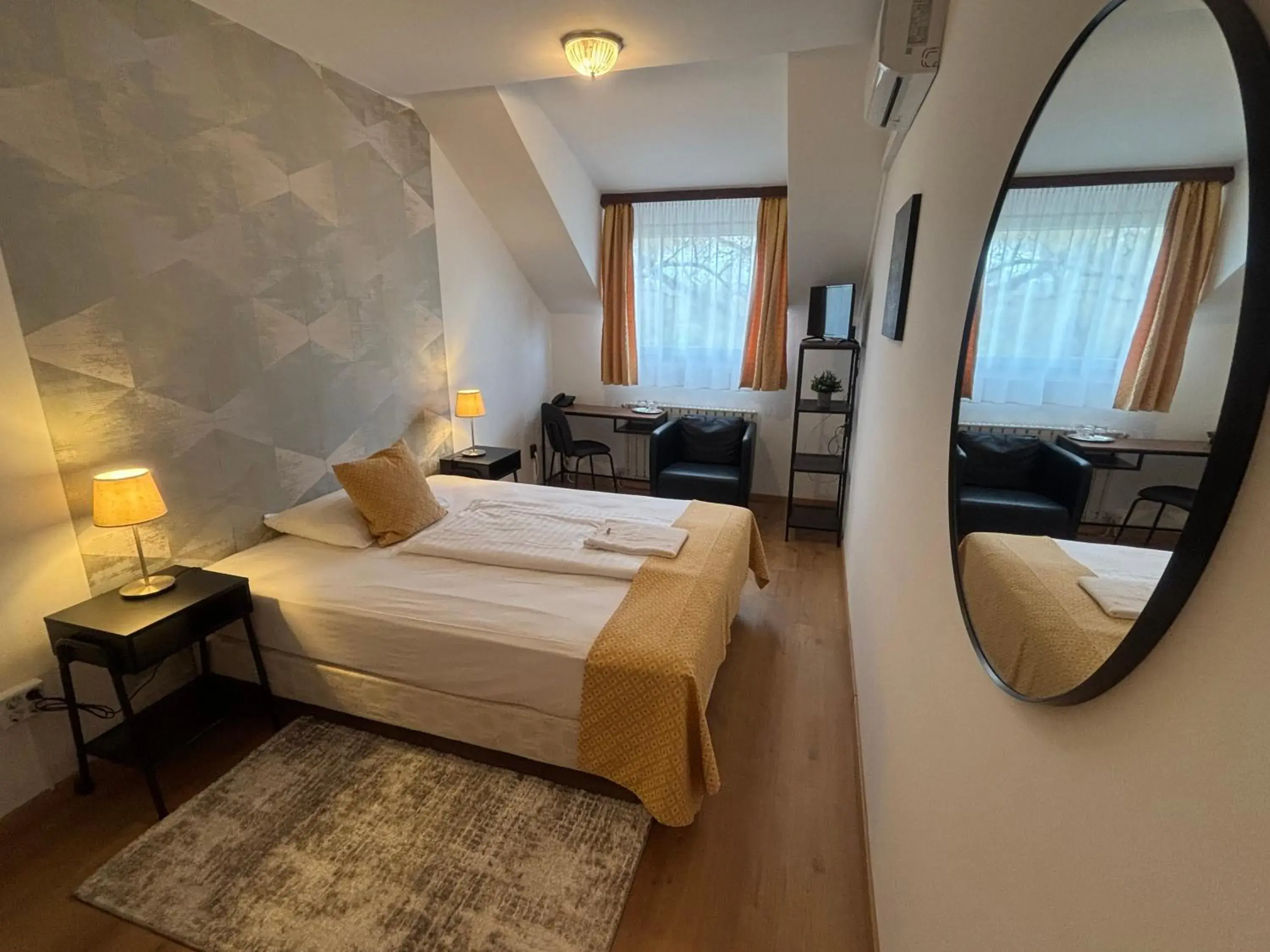 Single Room in Hotel Gloria Budapest City Center Single Room in Hotel Gloria Budapest City Center