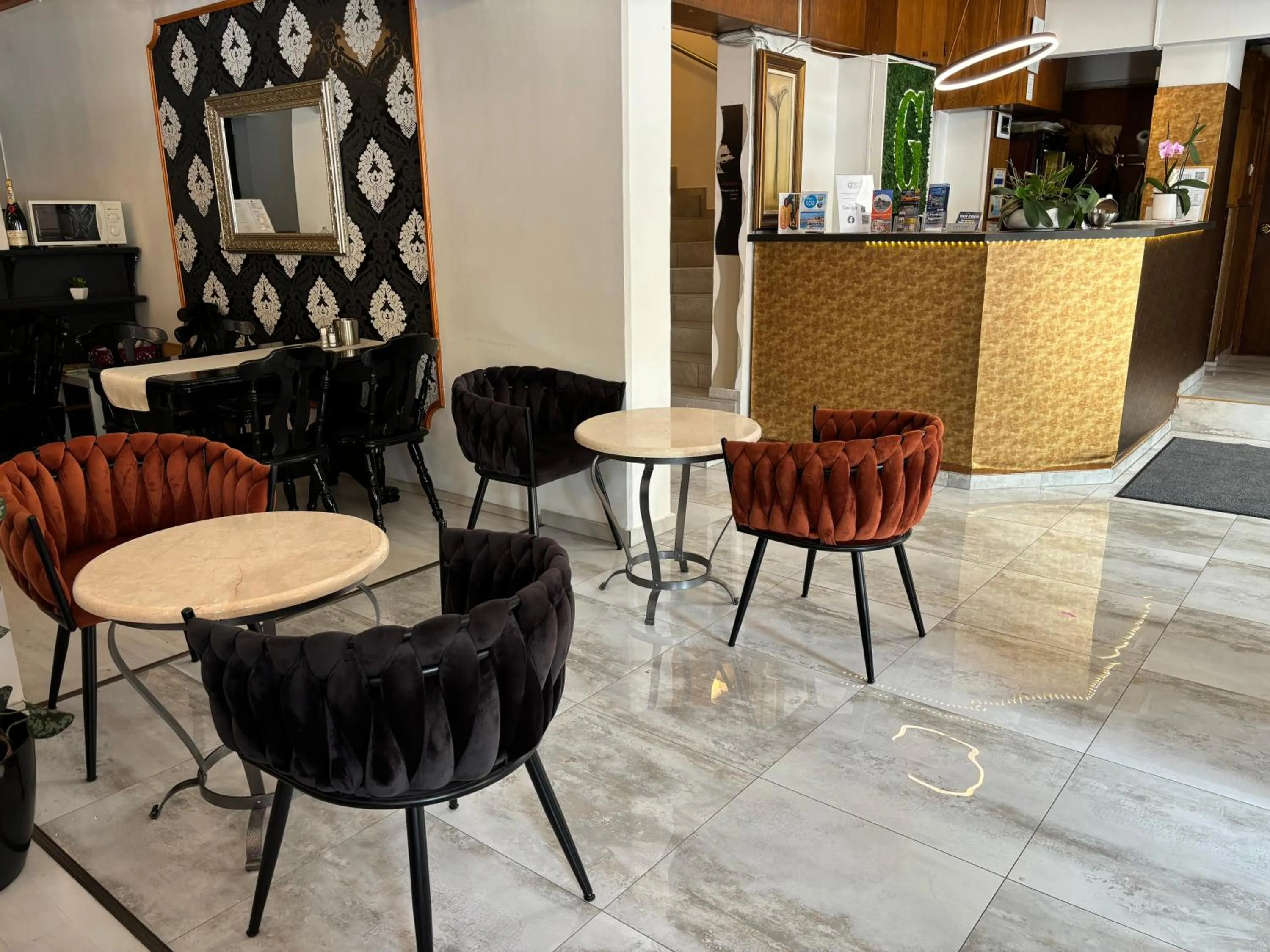 Restaurant/places to eat in Hotel Gloria Budapest City Center