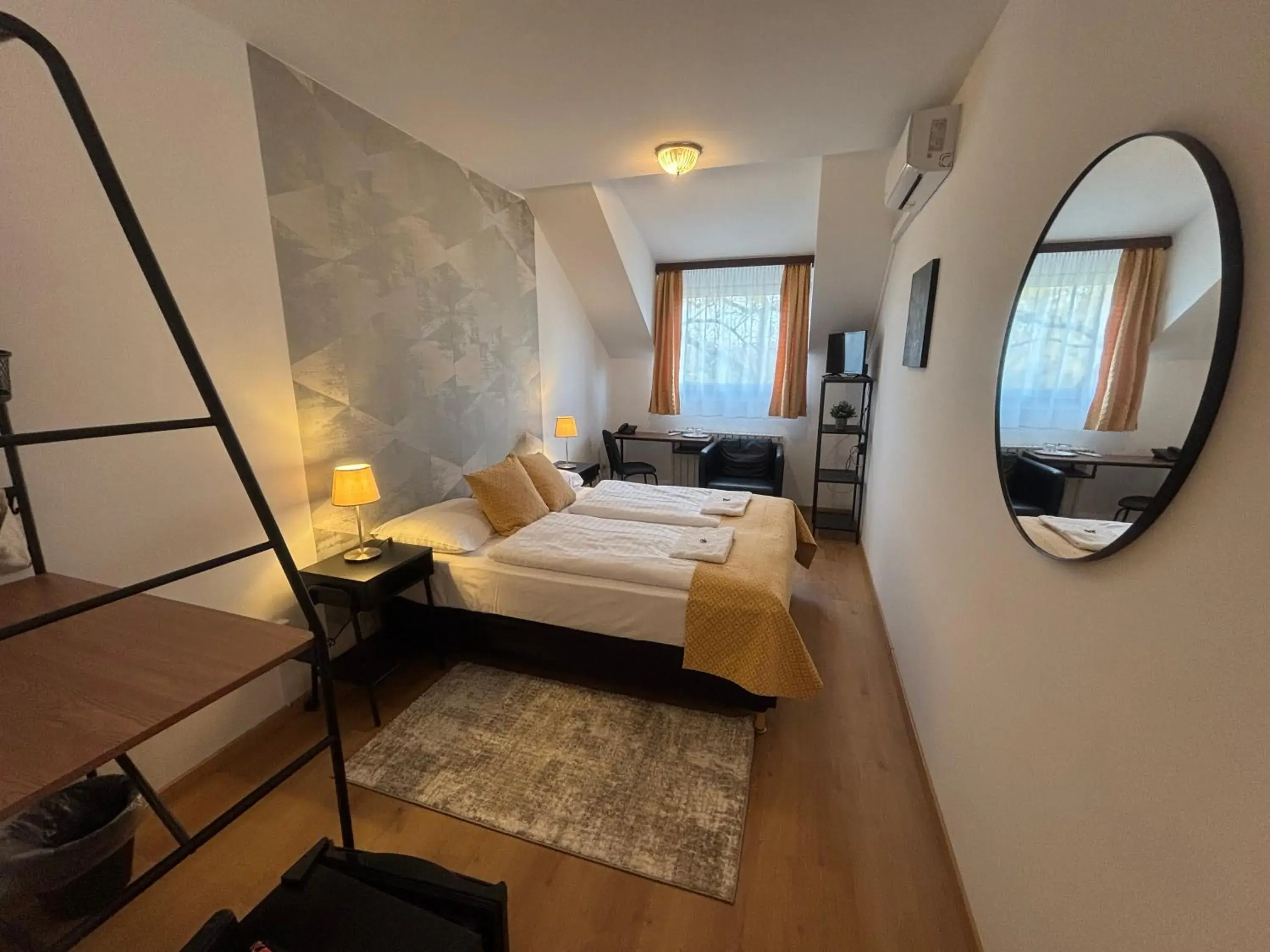 Double Room in Hotel Gloria Budapest City Center Double Room in Hotel Gloria Budapest City Center