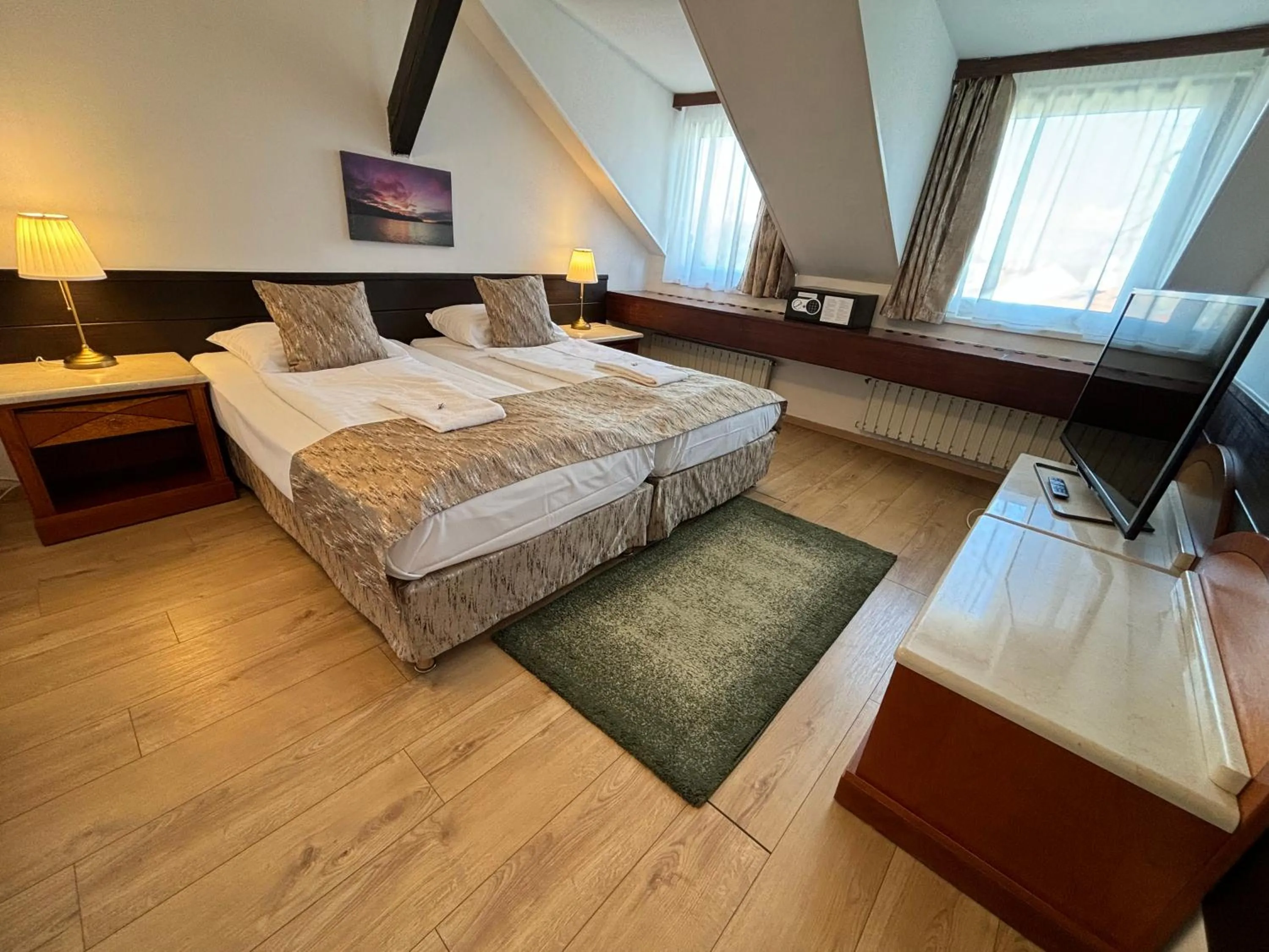 Bed in Hotel Gloria Budapest City Center