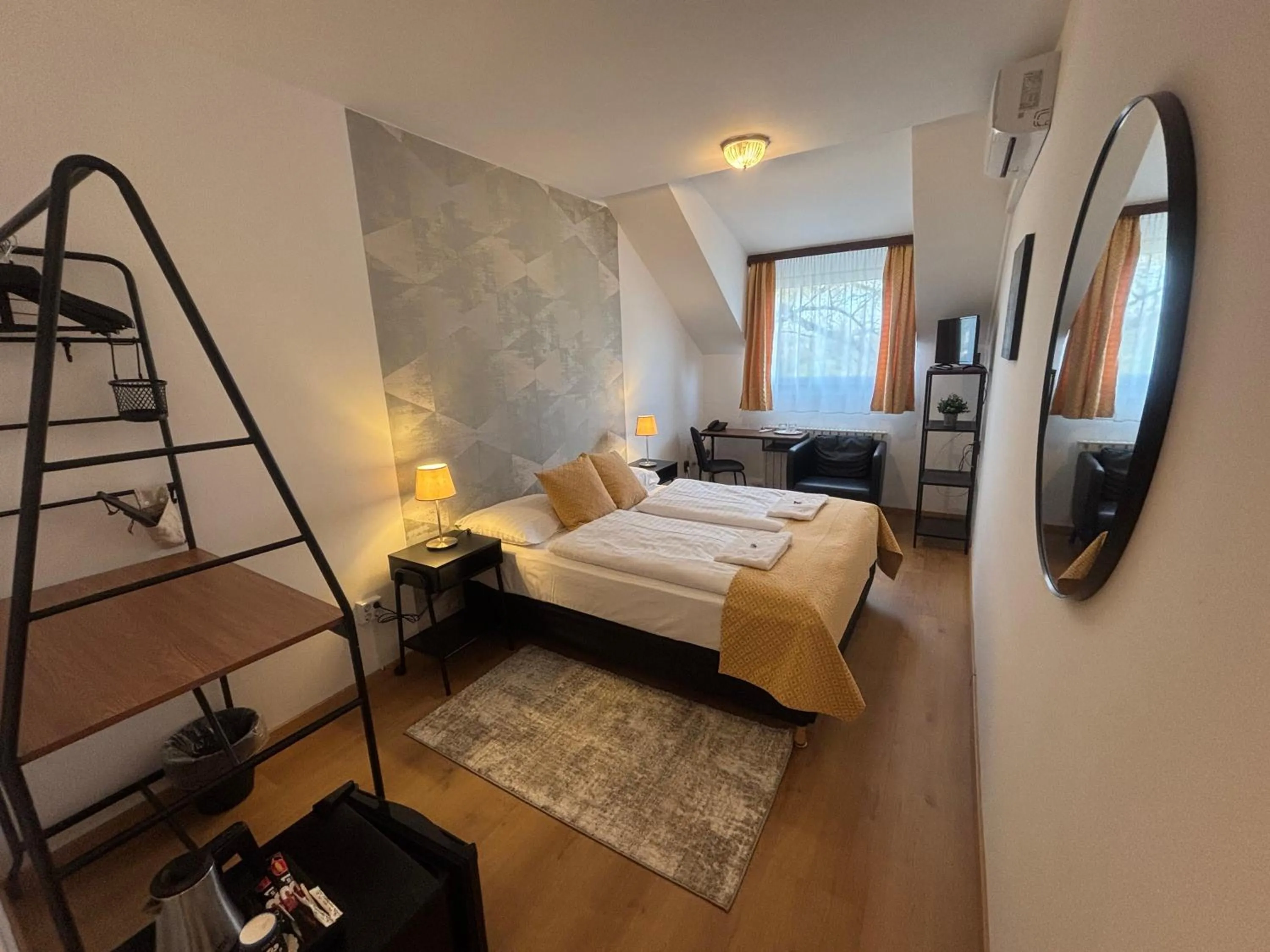 Bed in Hotel Gloria Budapest City Center