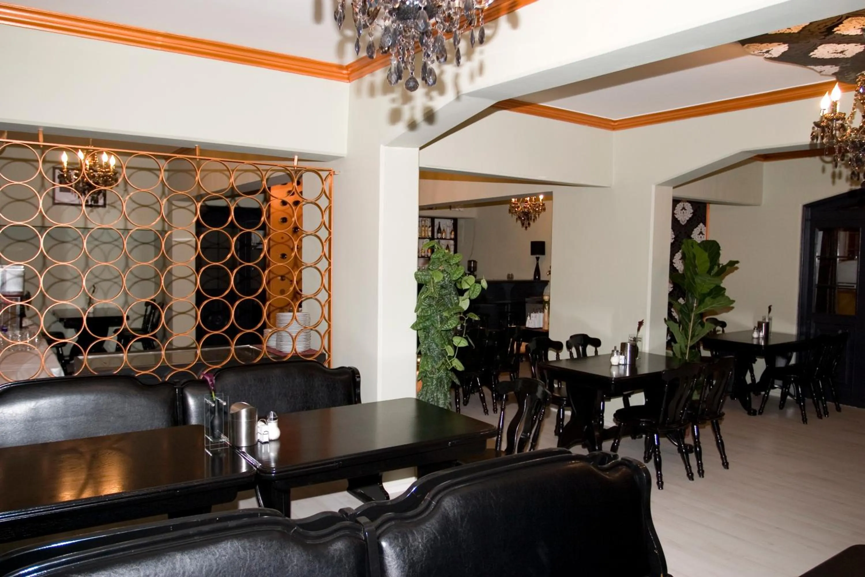 Restaurant/places to eat in Hotel Gloria Budapest City Center