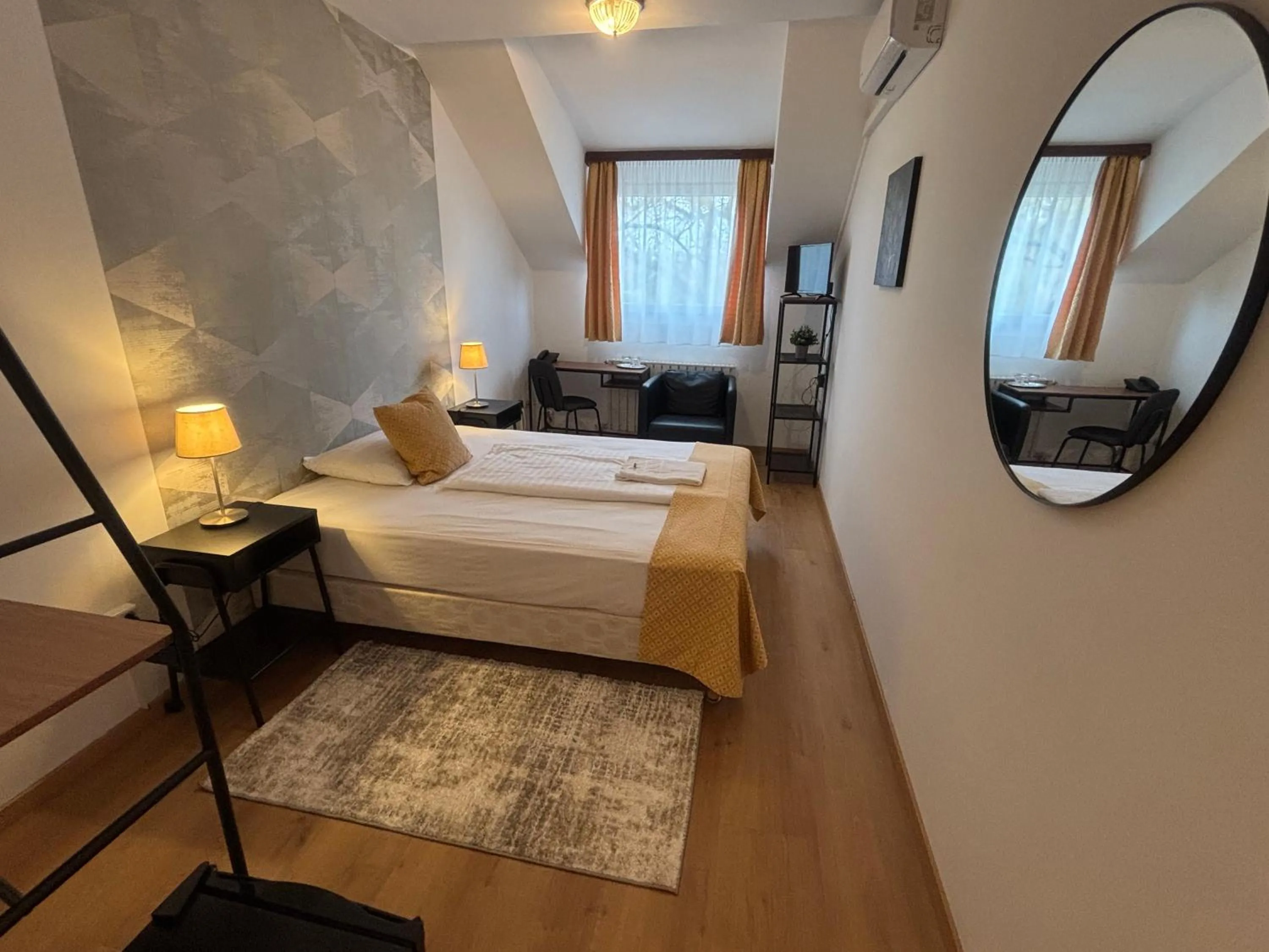 Bed in Hotel Gloria Budapest City Center