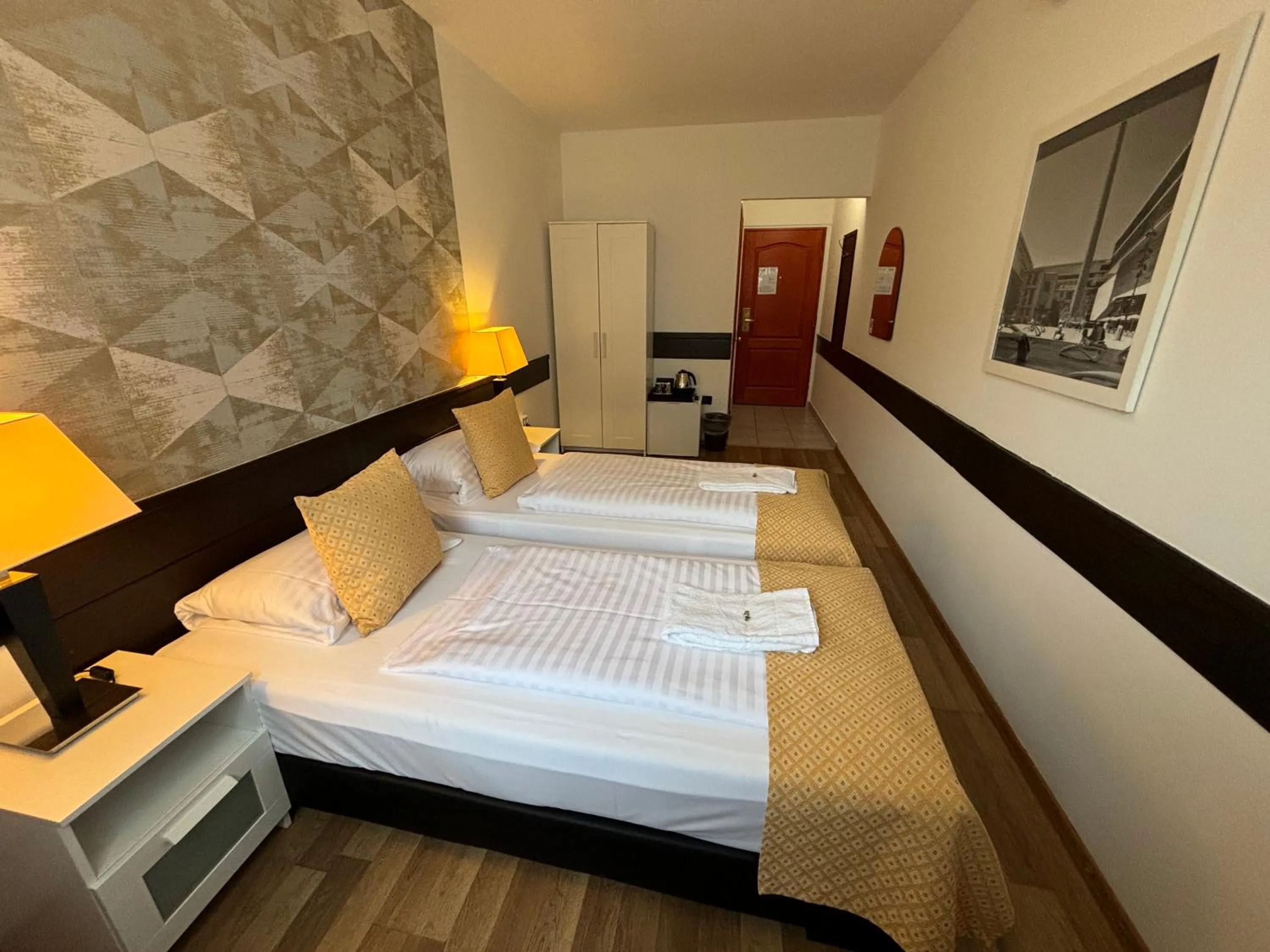 Bed in Hotel Gloria Budapest City Center