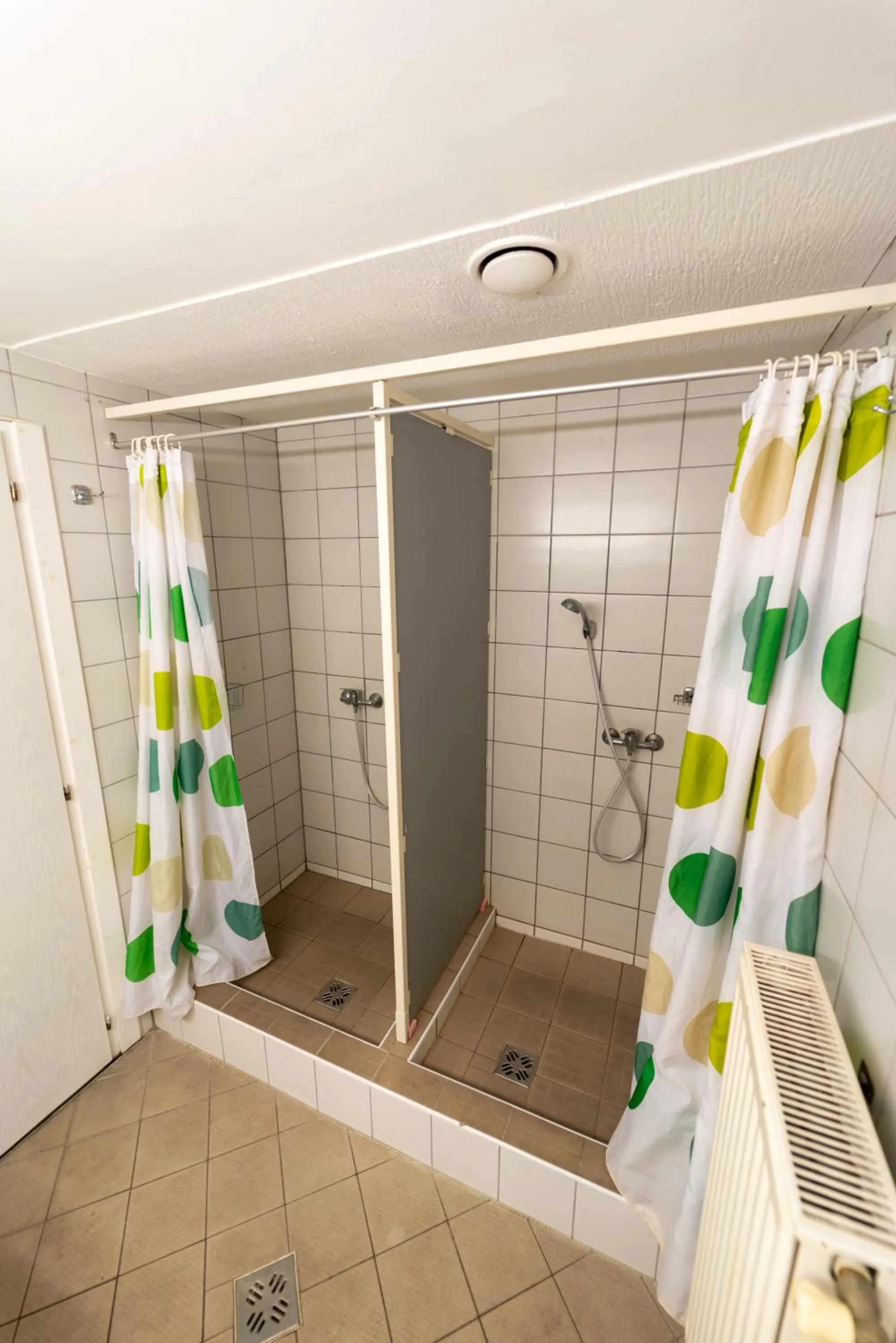 Shower in MP Hostel Budapest