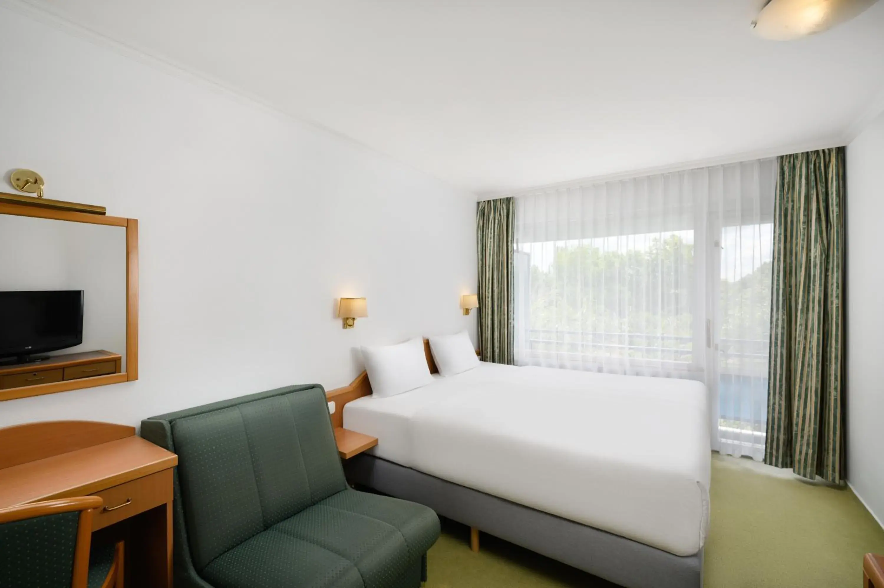 Superior Double or Twin Room with Extra Bed - single occupancy in Danubius Hotel Annabella Superior Double or Twin Room with Extra Bed - single occupancy in Danubius Hotel Annabella