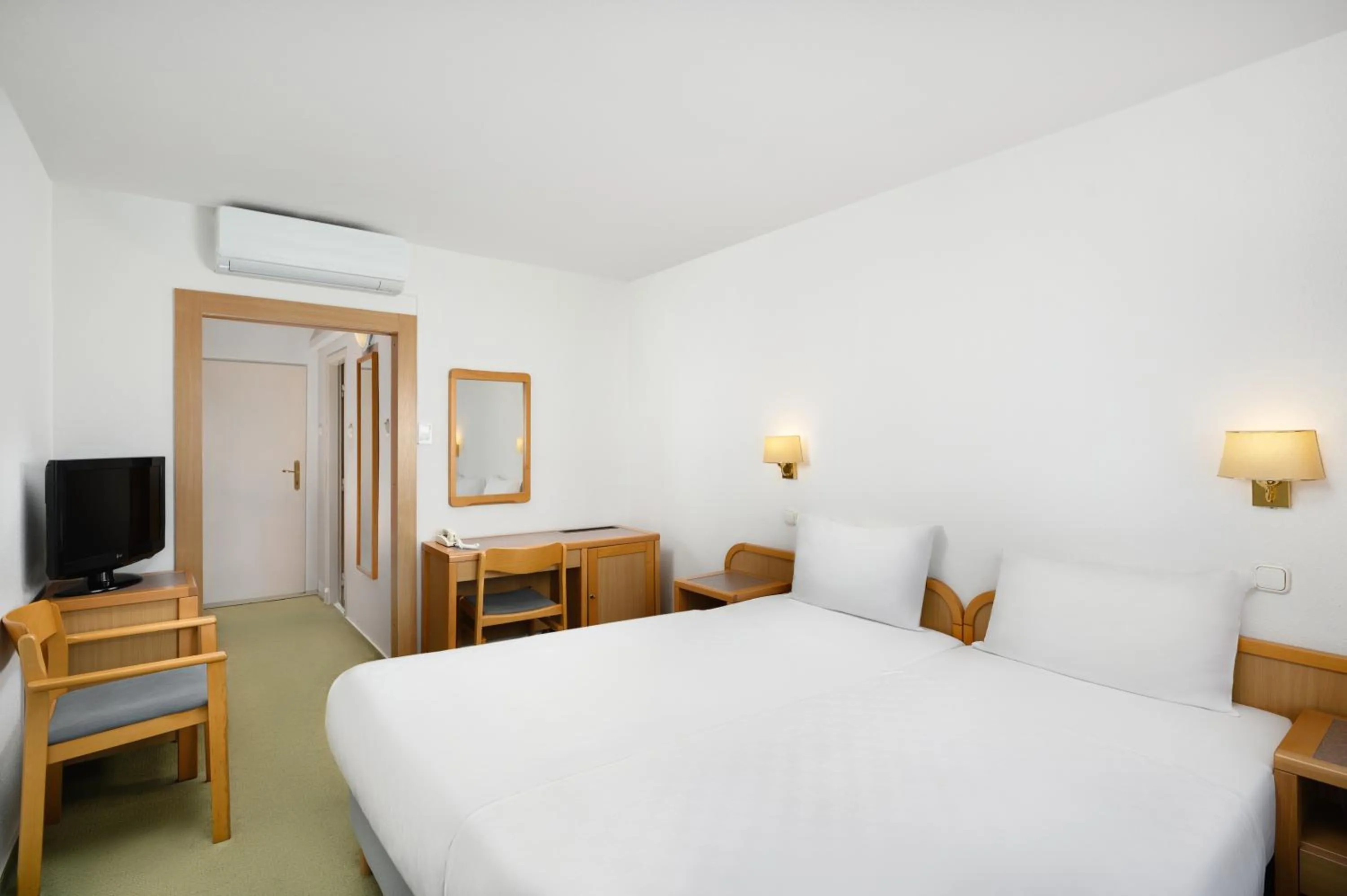 Superior Double or Twin Room with Balcony - single occupancy in Danubius Hotel Annabella