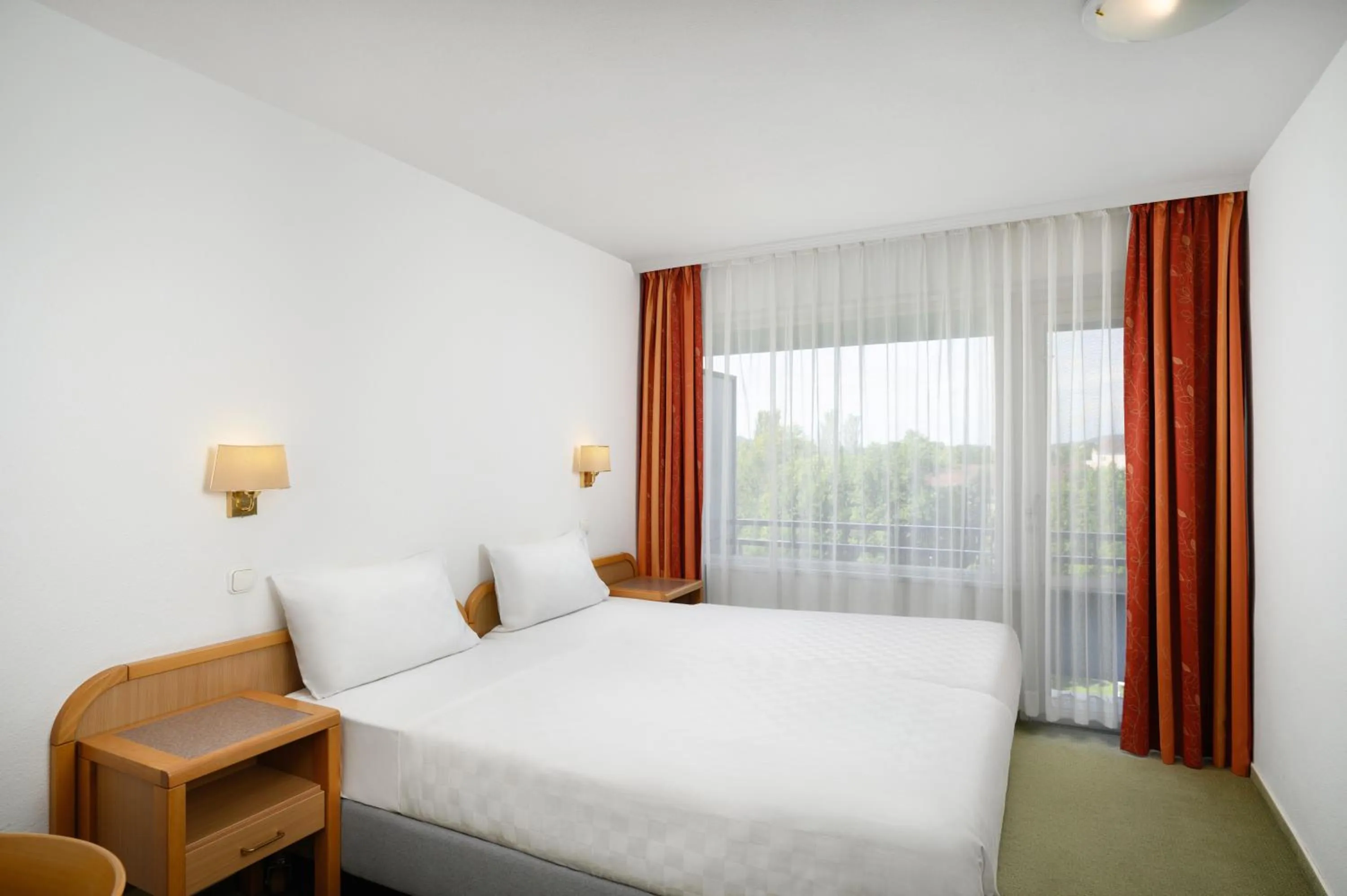 Superior Double or Twin Room with Lake View - single occupancy in Danubius Hotel Annabella
