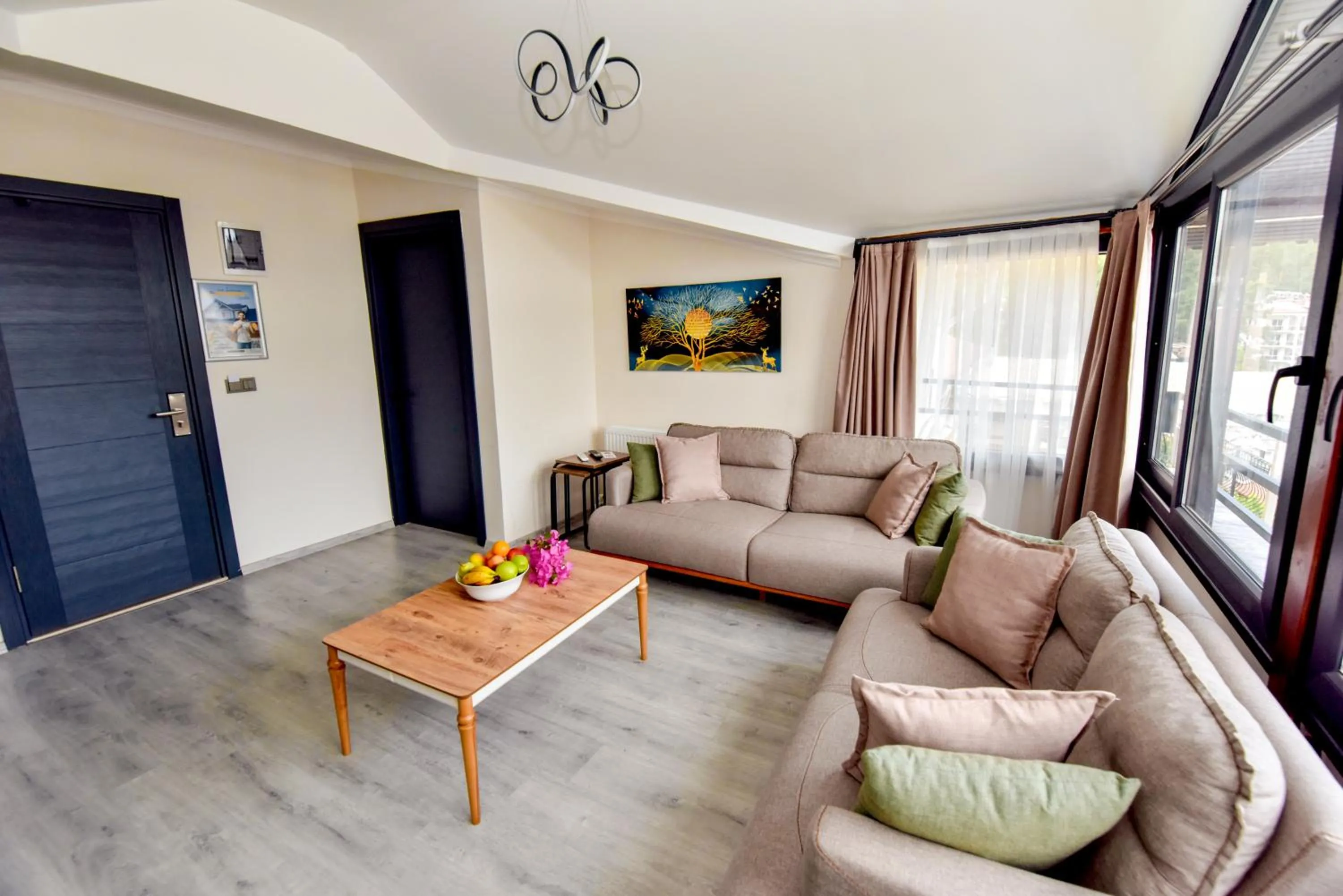 Communal lounge/ TV room in Mykonut Boutique Suites