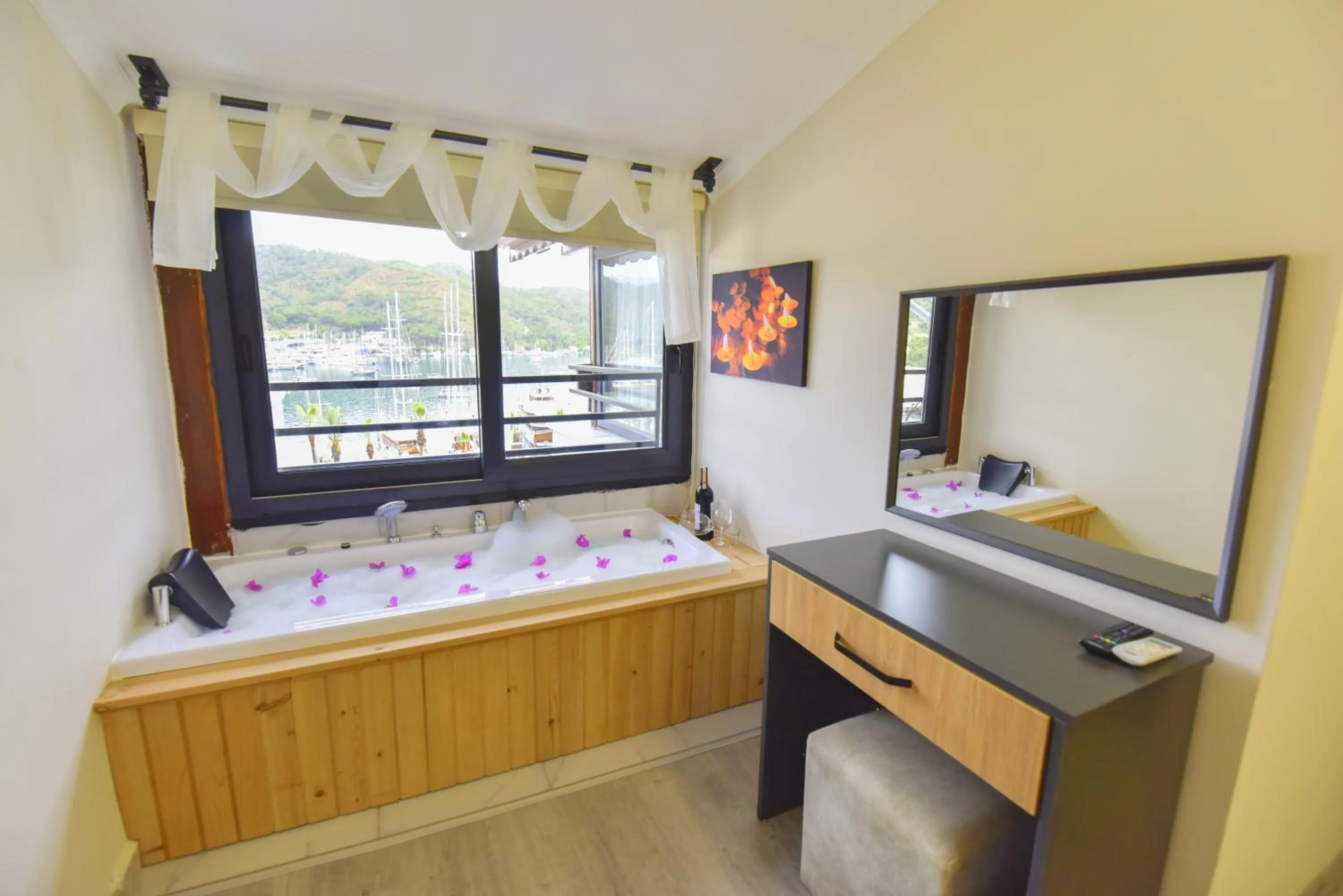 Bath, Bed in Mykonut Boutique Suites