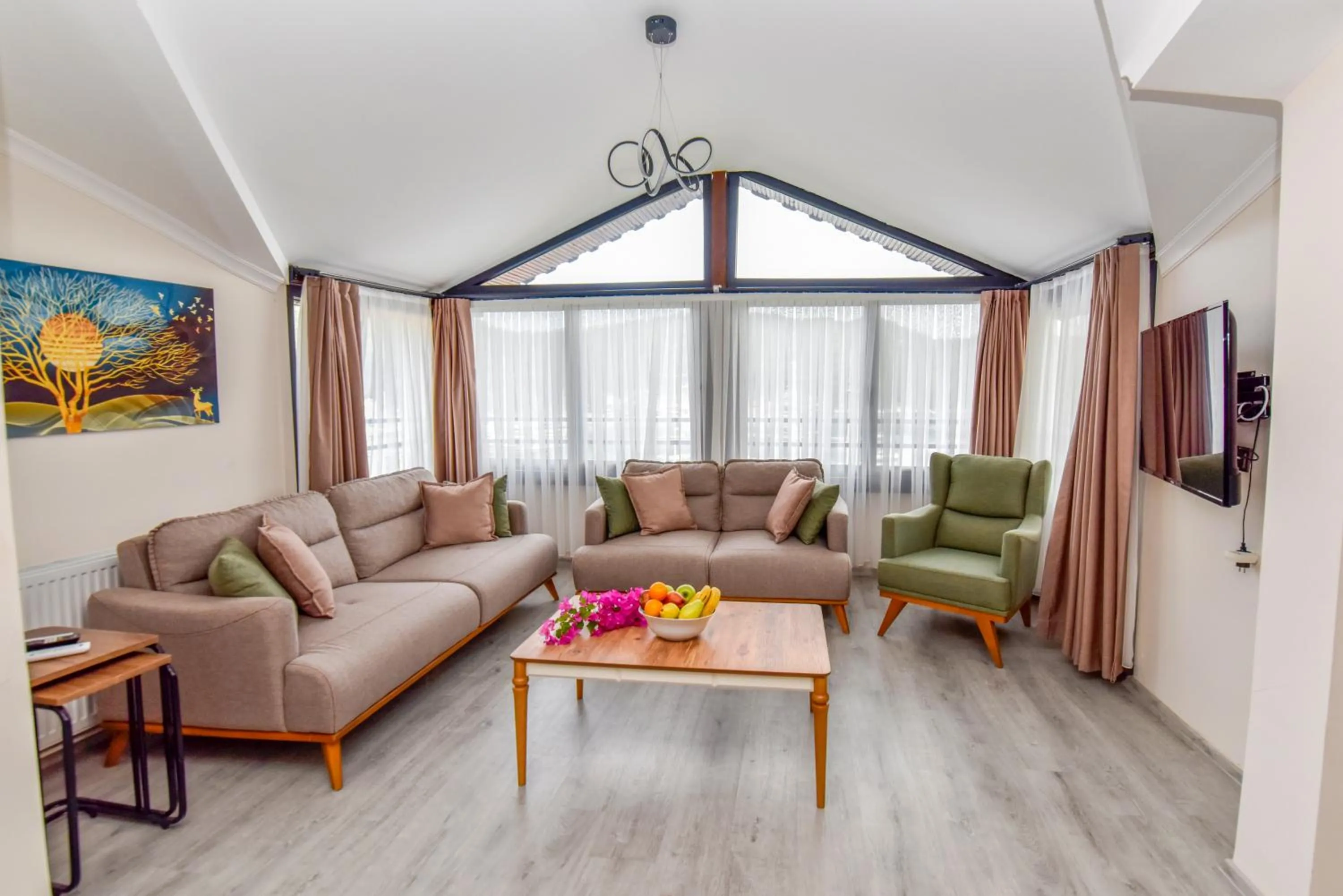 Communal lounge/ TV room in Mykonut Boutique Suites