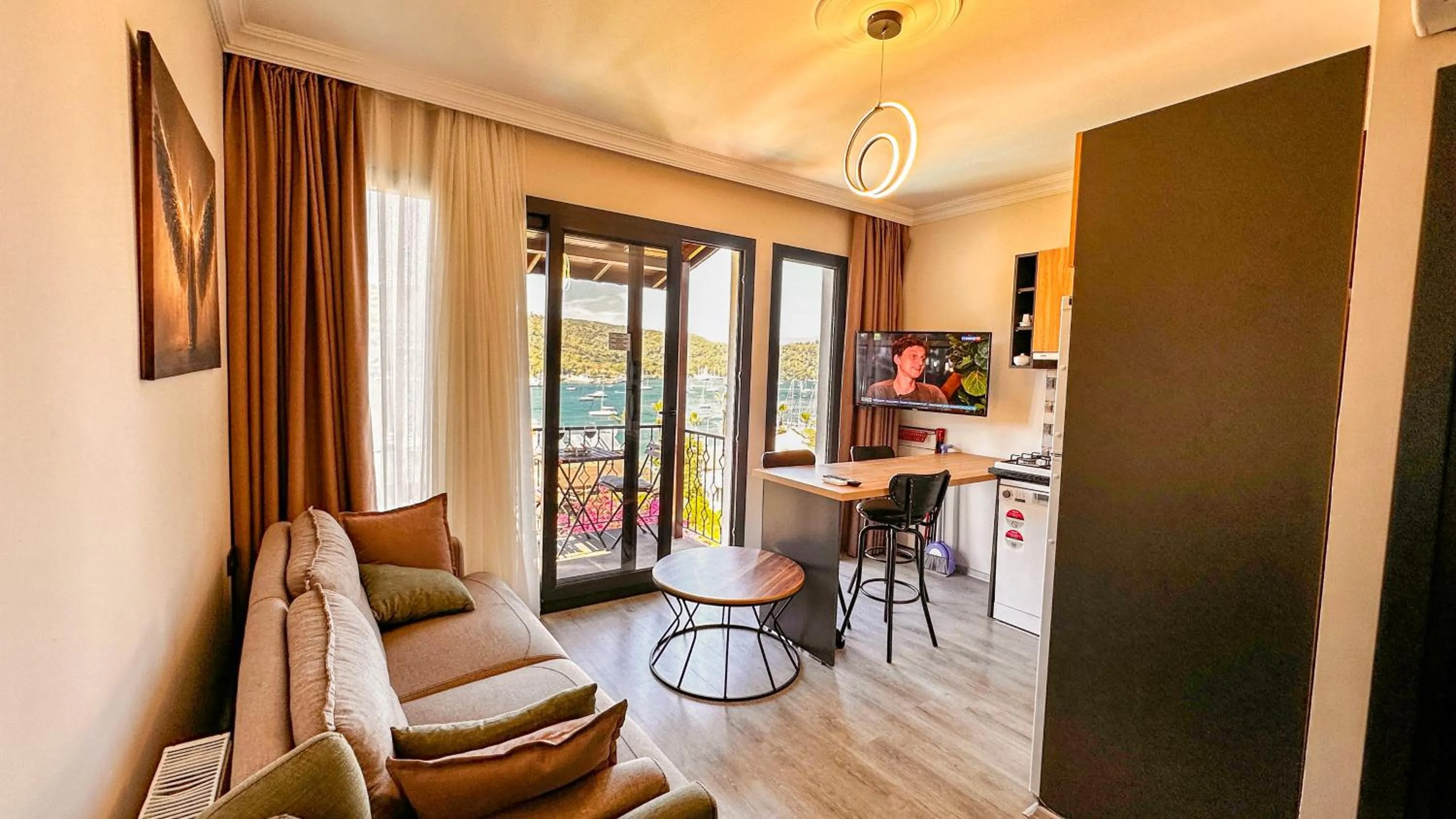 Communal lounge/ TV room in Mykonut Boutique Suites