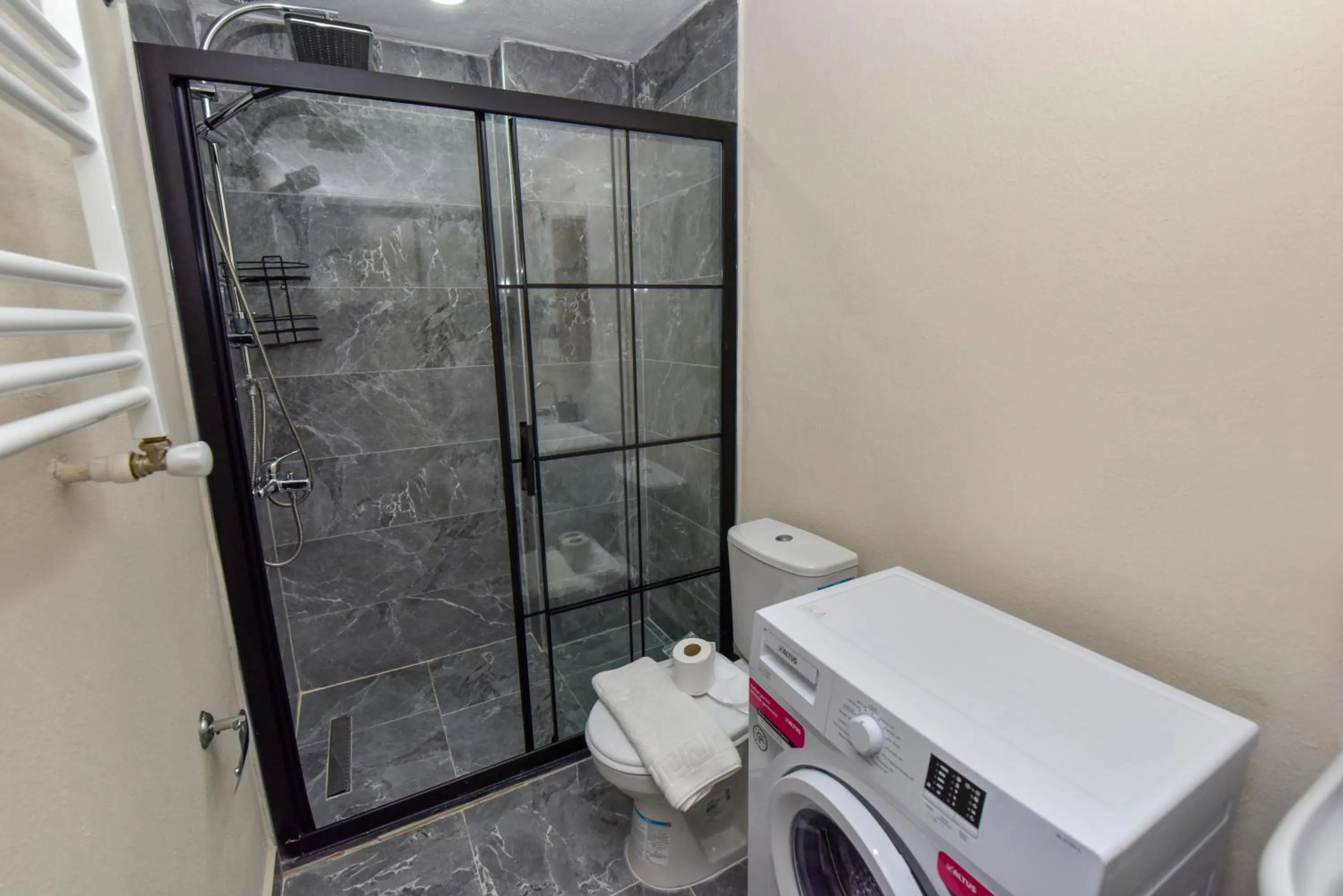 Toilet in Mykonut Boutique Suites